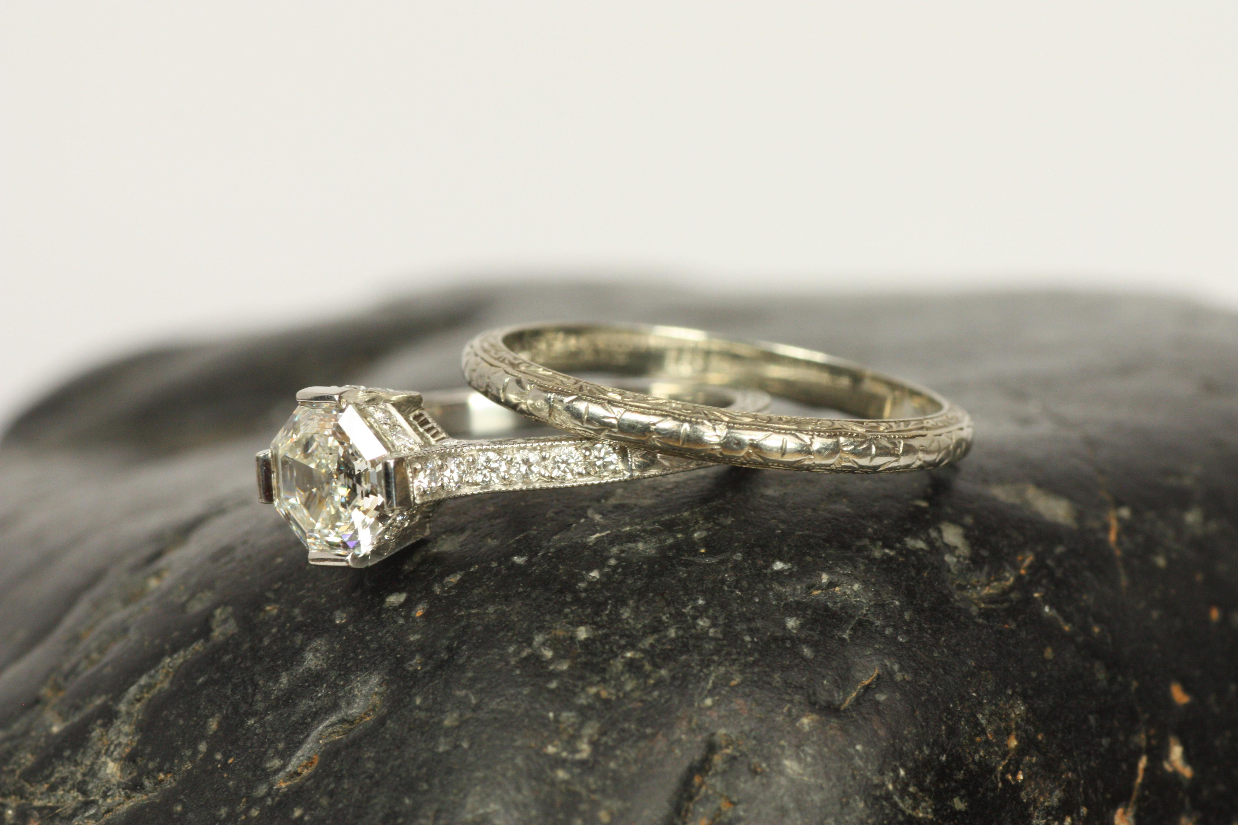 Women's Antique 1930s Floral Hand-Engraved White Gold Wedding Band For Sale