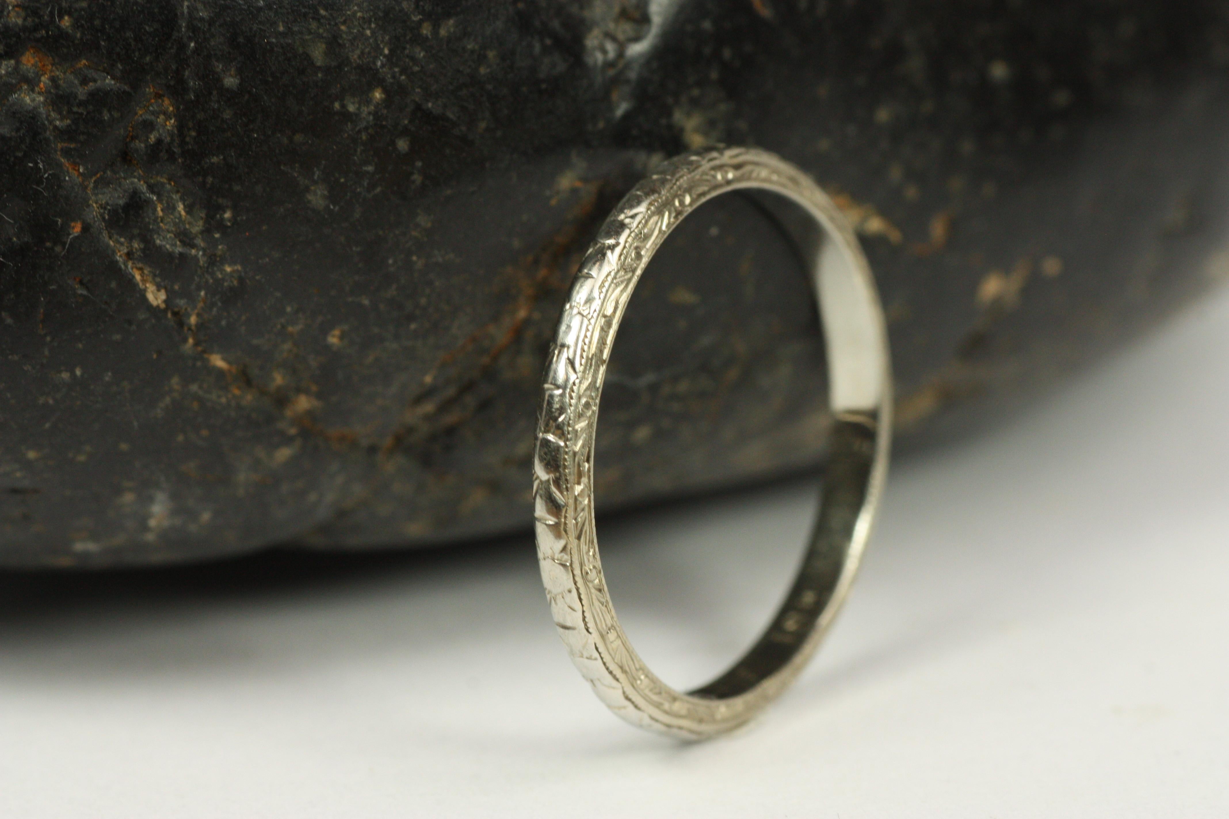 Antique 1930s Floral Hand-Engraved White Gold Wedding Band For Sale 2
