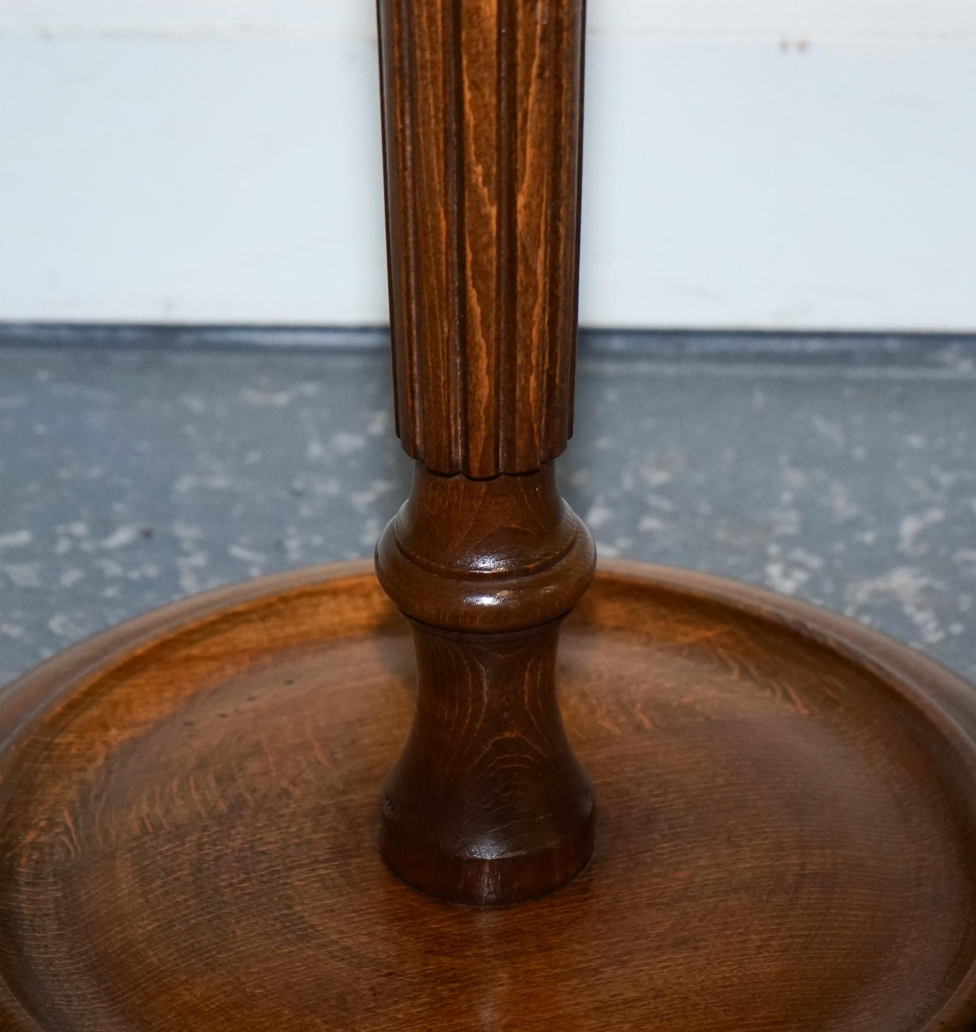 ANTIQUE 1930'S FRENCH POLiSHED WALNUT STANDARD FLOOR LAMP im Zustand „Gut“ im Angebot in Pulborough, GB