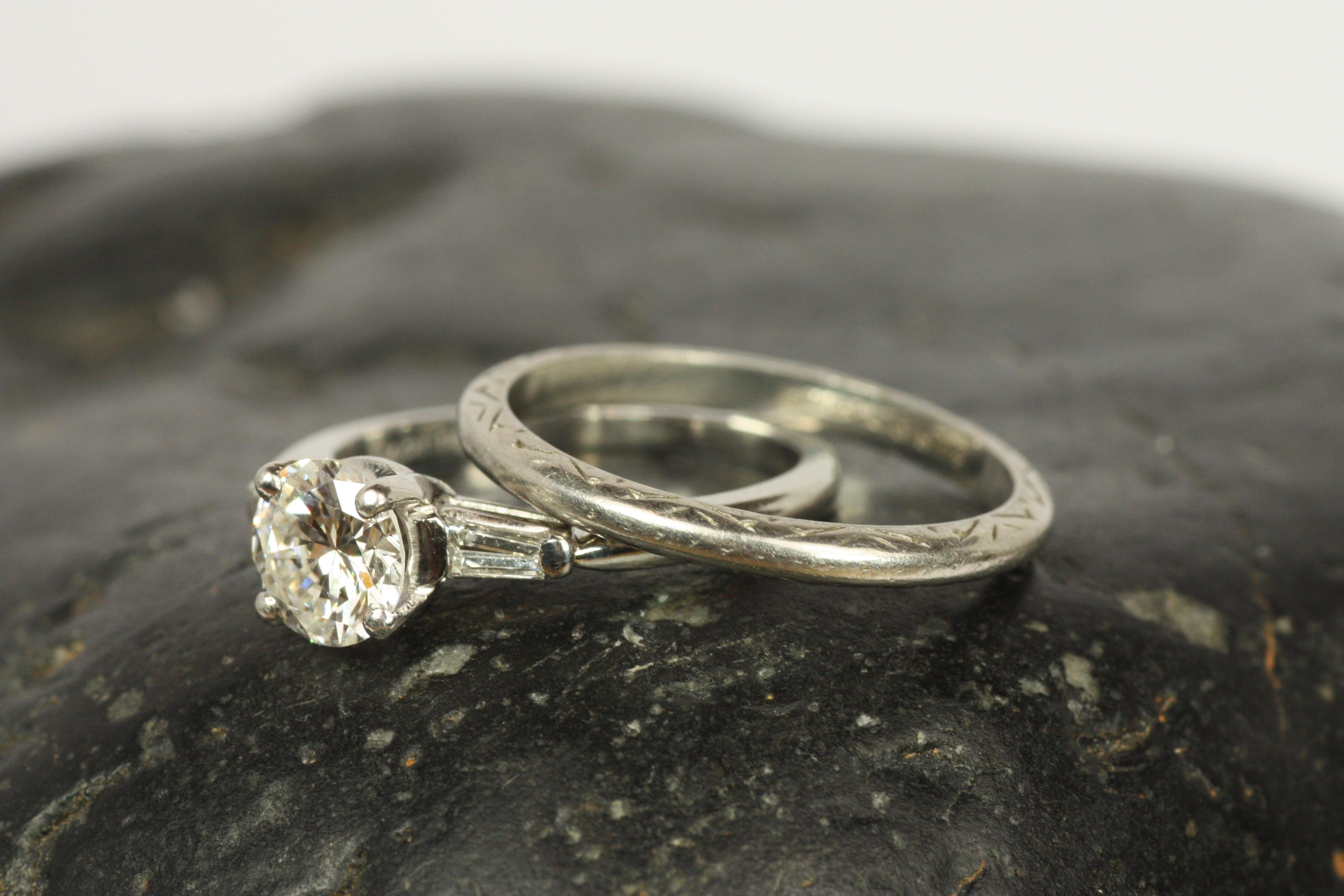 Women's Antique 1930s Geometric Engraved Platinum Wedding Band For Sale