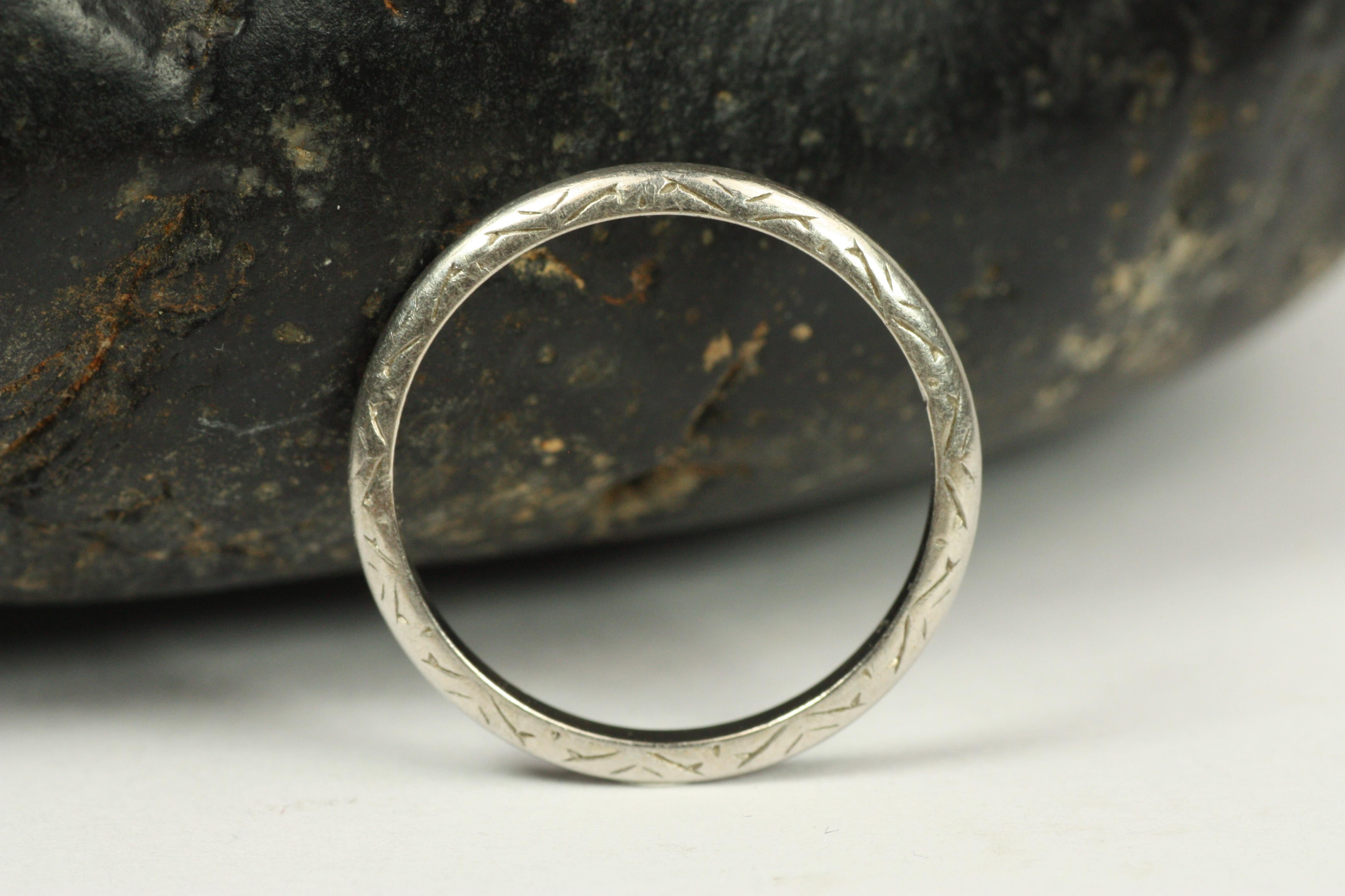 Antique 1930s Geometric Engraved Platinum Wedding Band For Sale 1