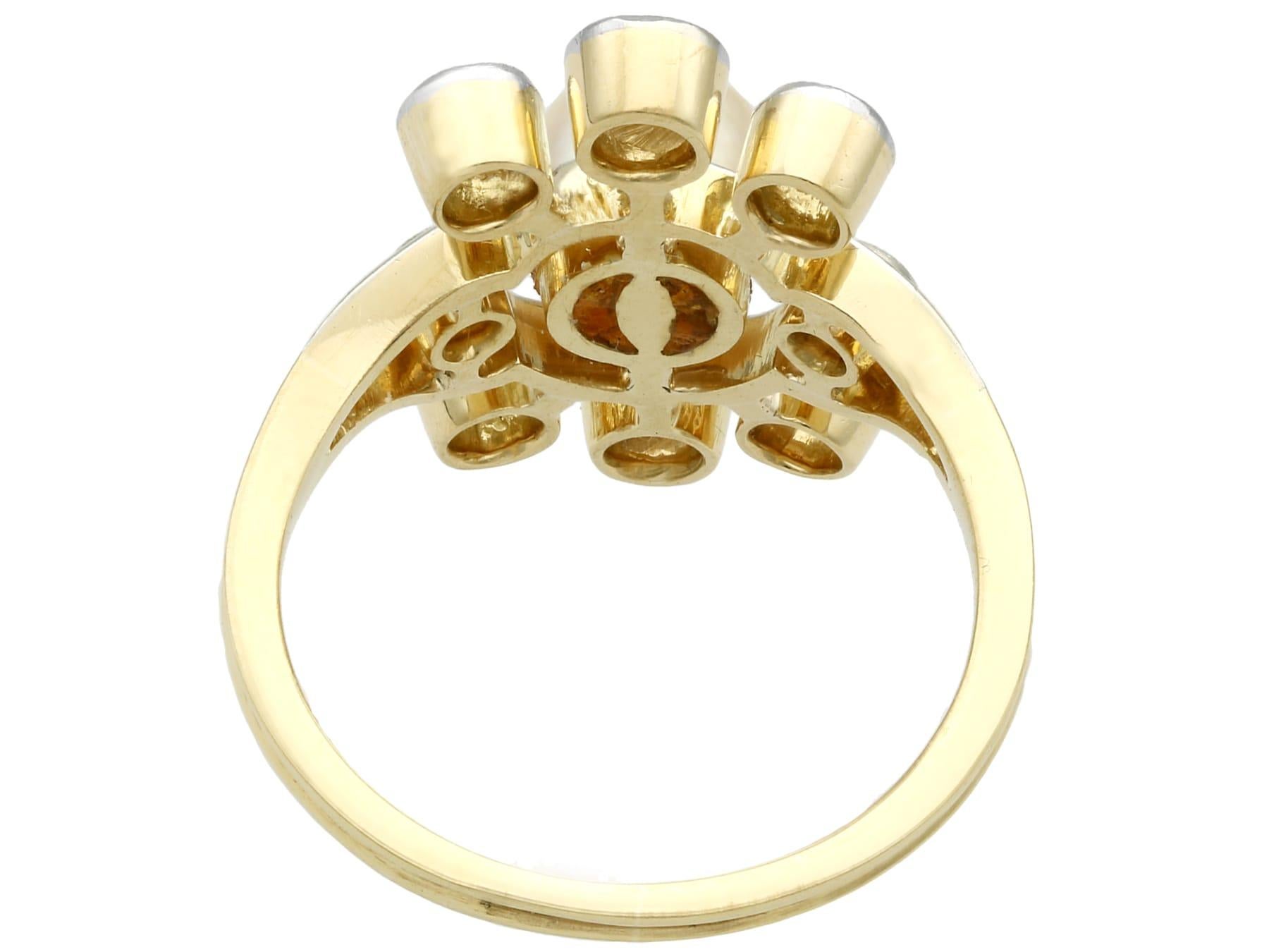 Bague grappe ancienne des années 1930 en or jaune avec perles et diamants en vente 1