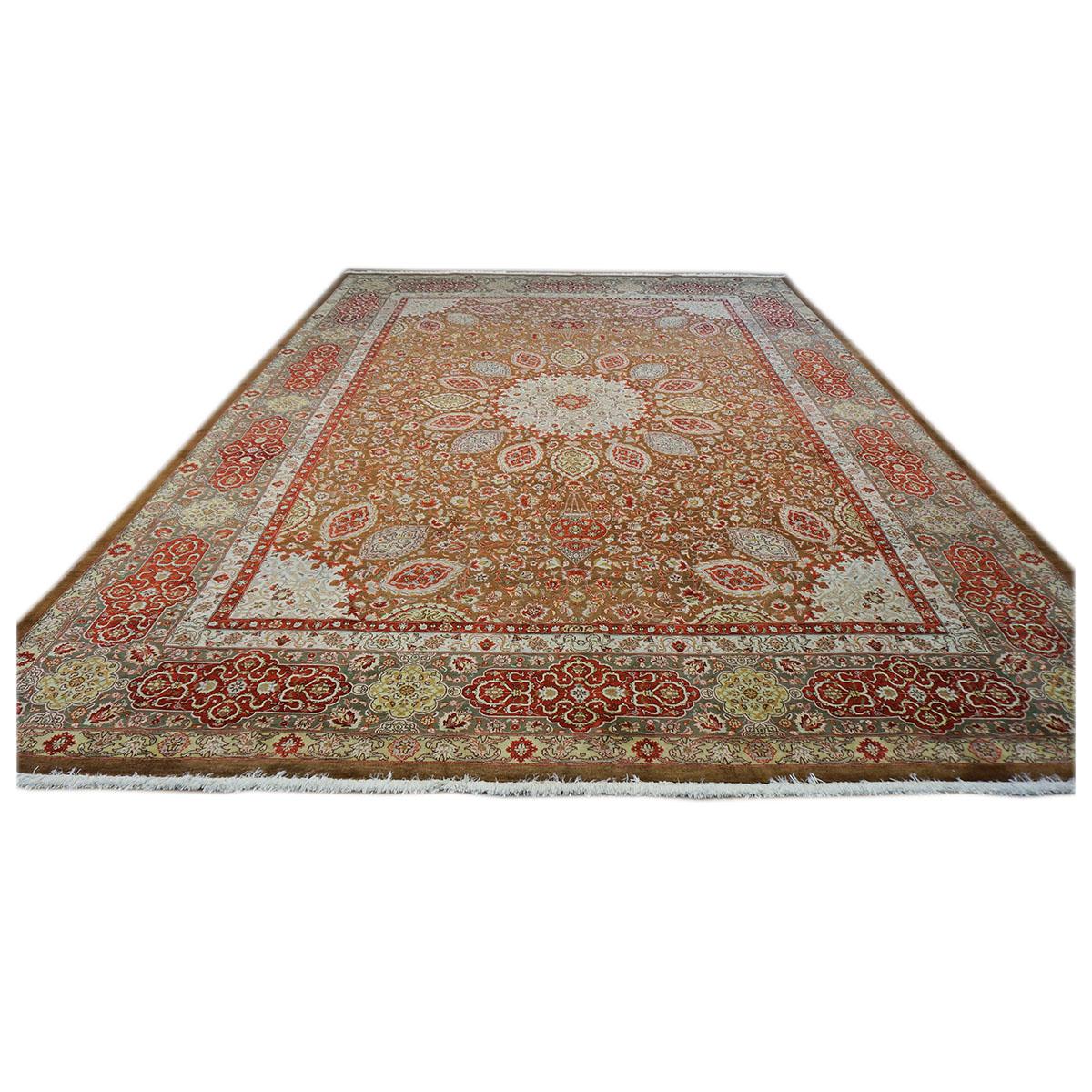 Antiker persischer Tabriz-Teppich 10x14 aus den 1930er Jahren, braun, rot und dunkelgrün, handgefertigt (Persisch) im Angebot