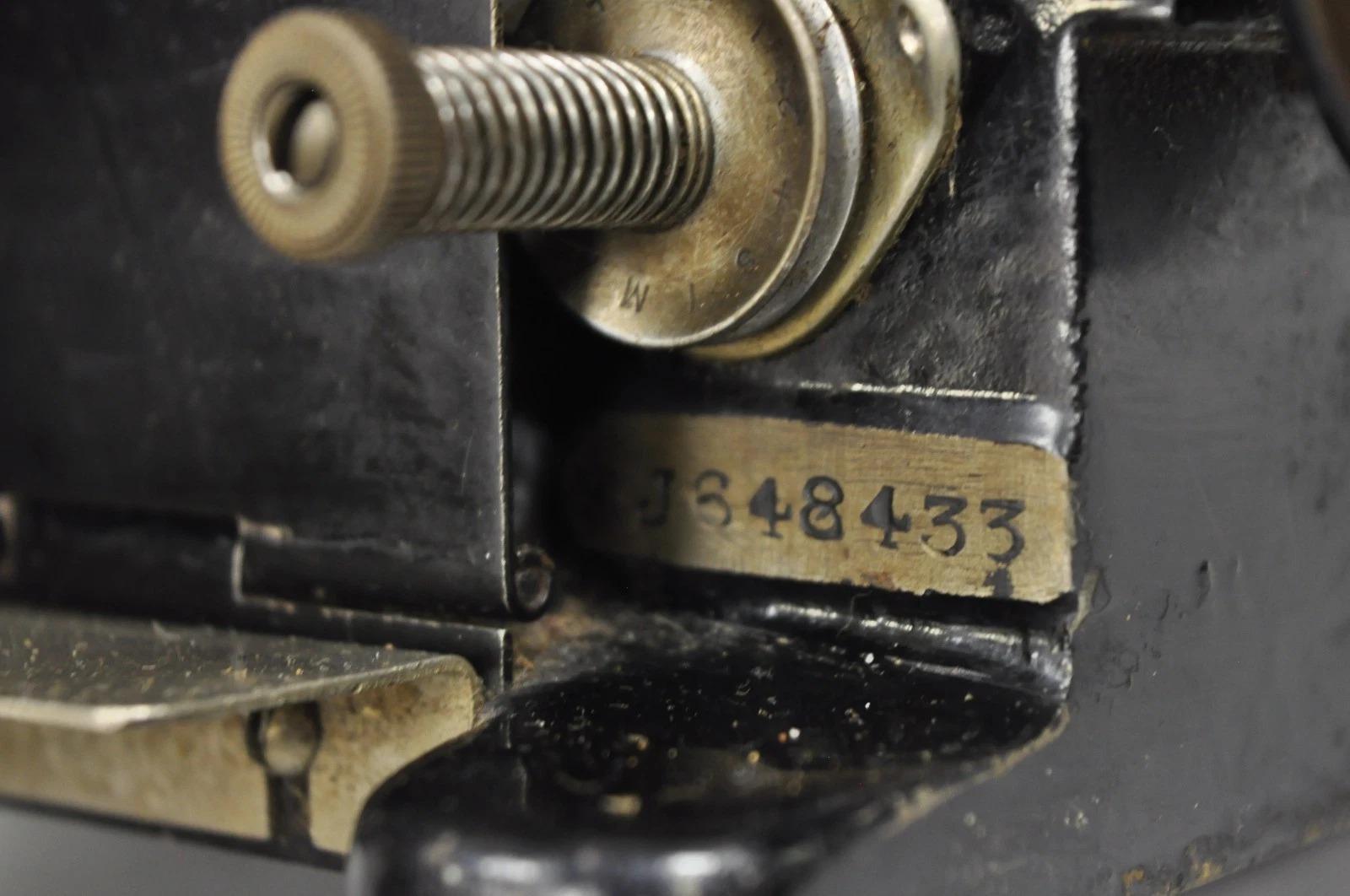 Antigua máquina de coser overlock Singer 81-K78 de los años 30, fabricada en Gran Bretaña siglo XX en venta