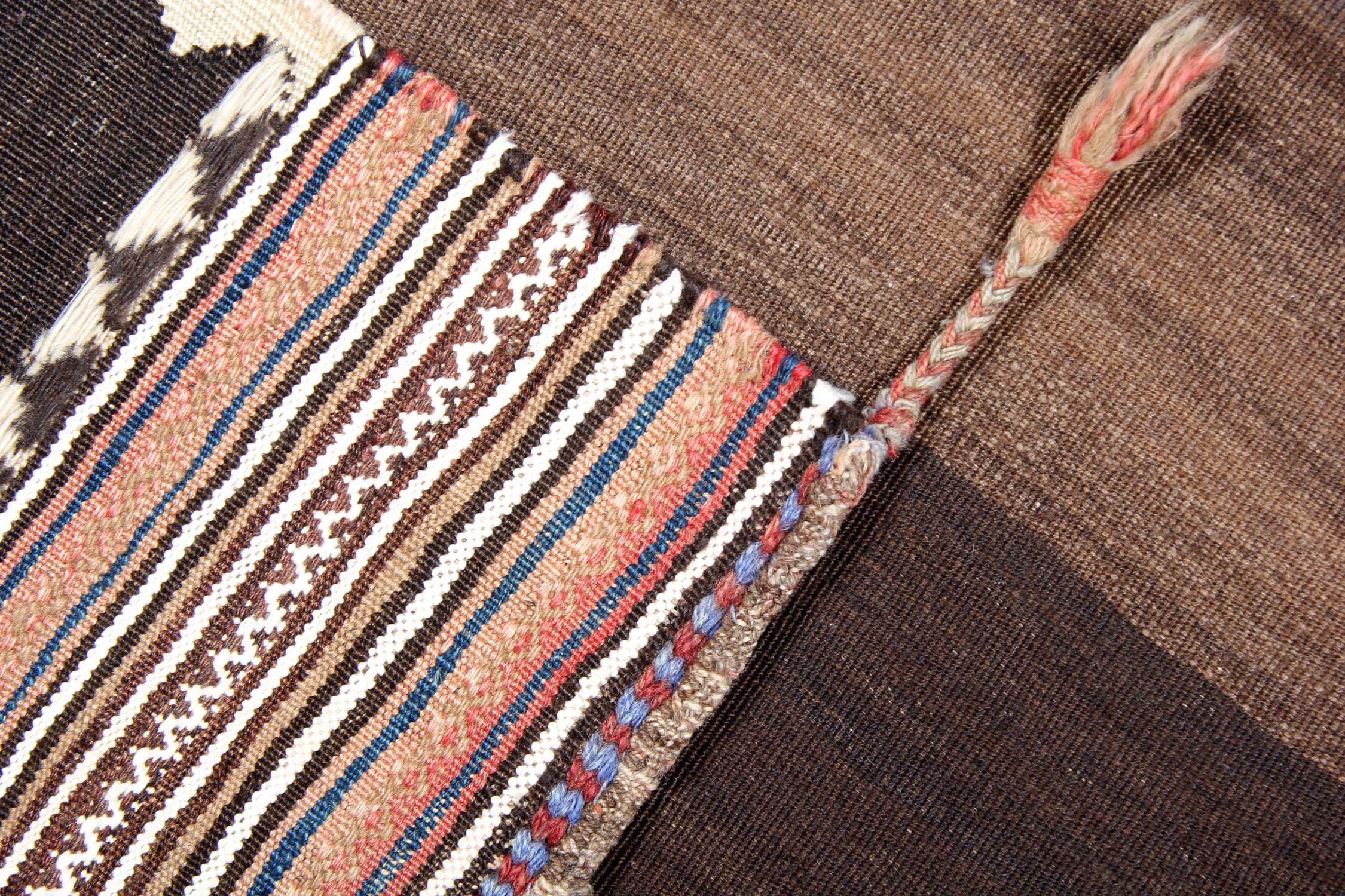 Antiker Sofreh-Woll-Kilim-Teppich aus den 1930er Jahren, ungefärbt, Stammes-Flachgewebe, 157x89 cm (Mitte des 20. Jahrhunderts) im Angebot