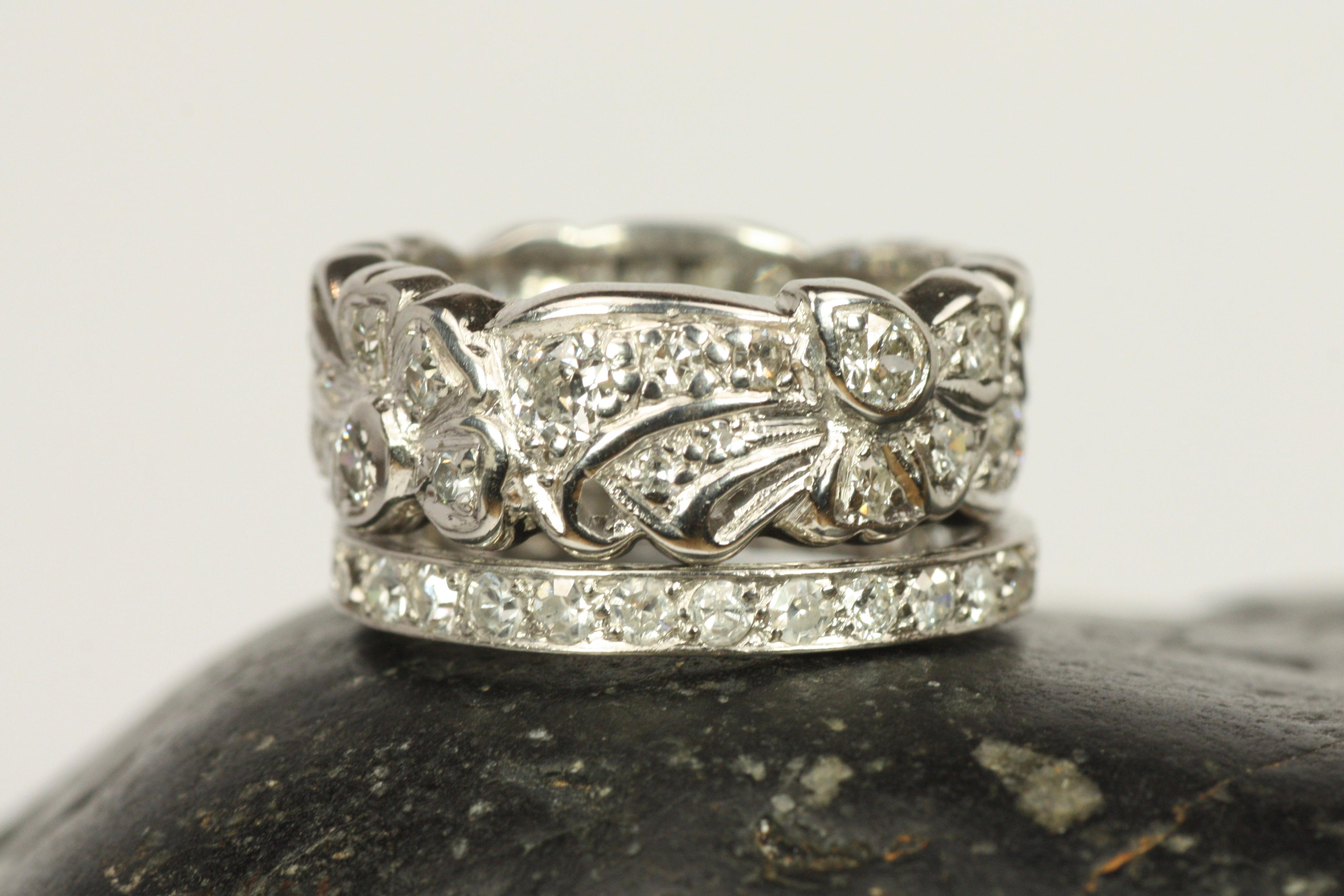 Alianza de boda antigua de los años 30 con diamante ancho de 8 mm en platino con diseño de lazo y cinta en Bueno estado para la venta en Santa Monica, CA