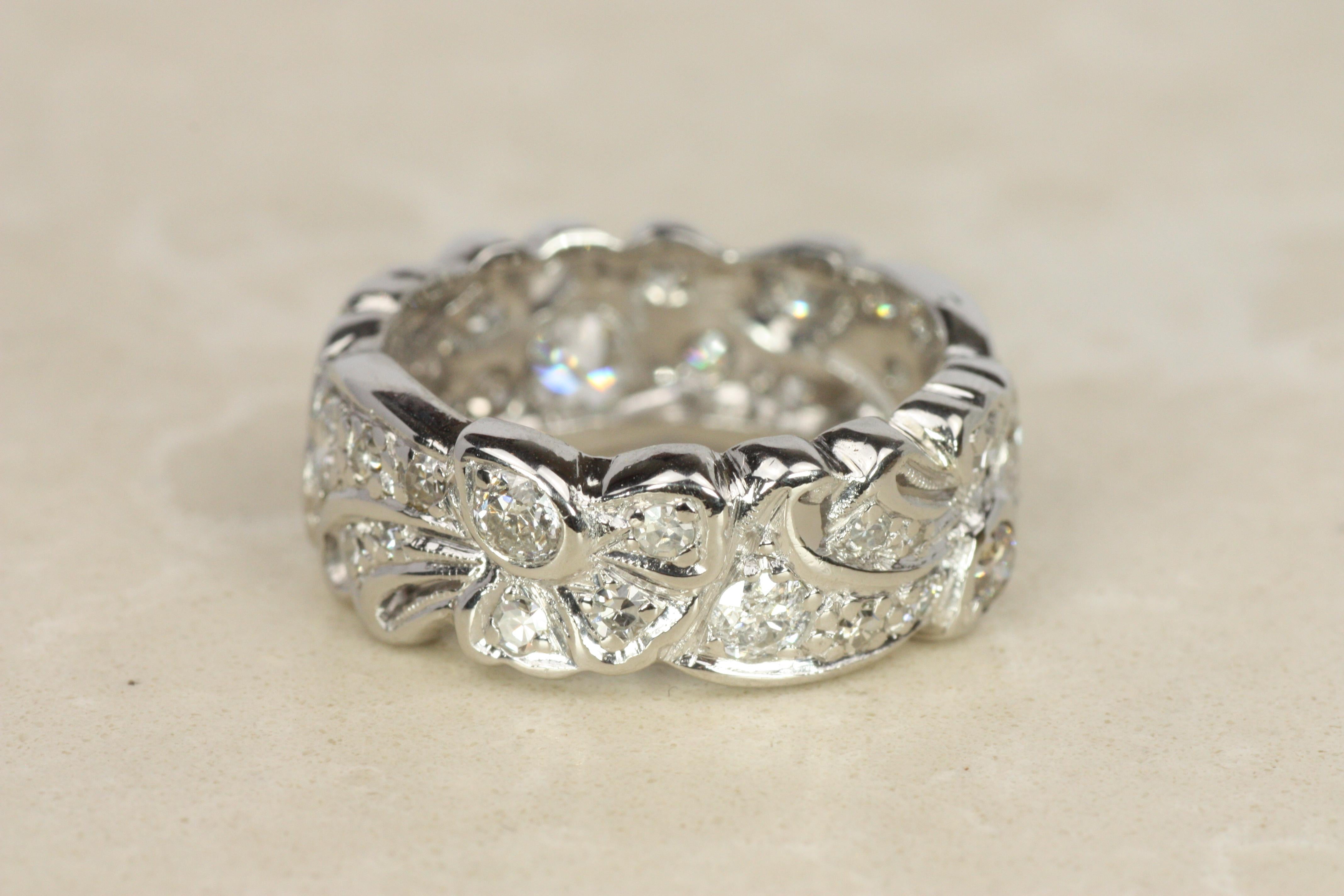 De las mujeres Alianza de boda antigua de los años 30 con diamante ancho de 8 mm en platino con diseño de lazo y cinta en venta