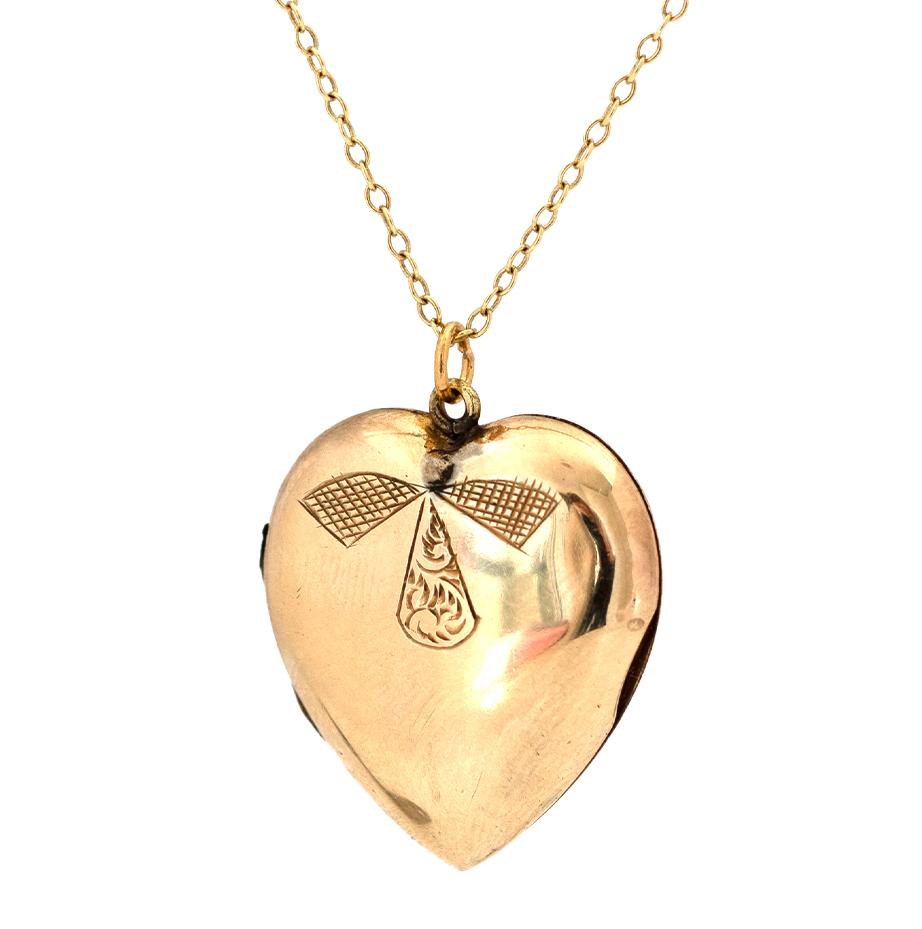 Antique 1930s Yellow Gold Bow Heart Locket Necklace In Good Condition For Sale In London, GB