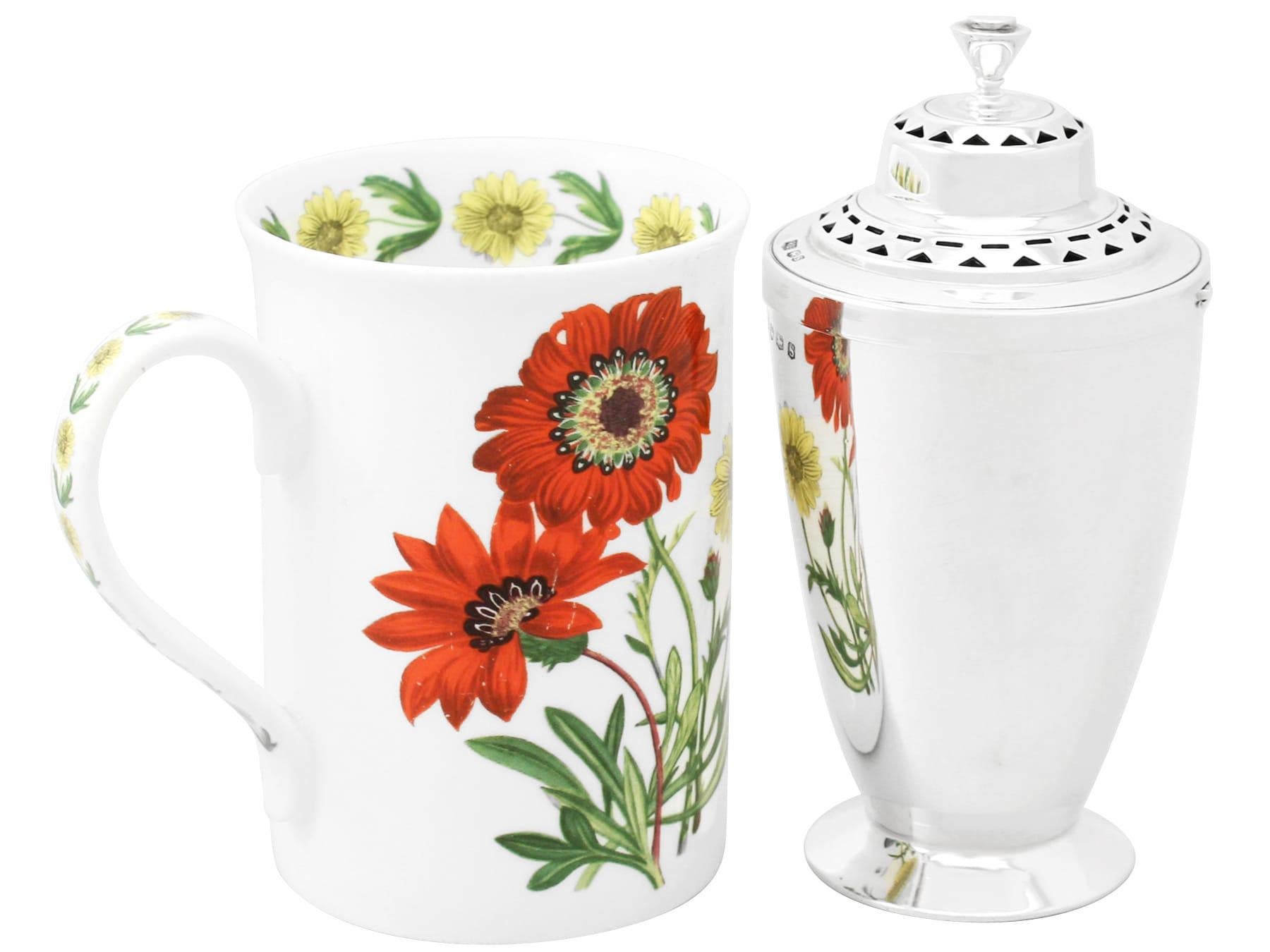 A fine and impressive antique George V English sterling silver sugar caster in the Art Deco style; an addition to our silver teaware collection.

This fine antique George V sterling silver sugar caster has a tapering cylindrical form onto a plain