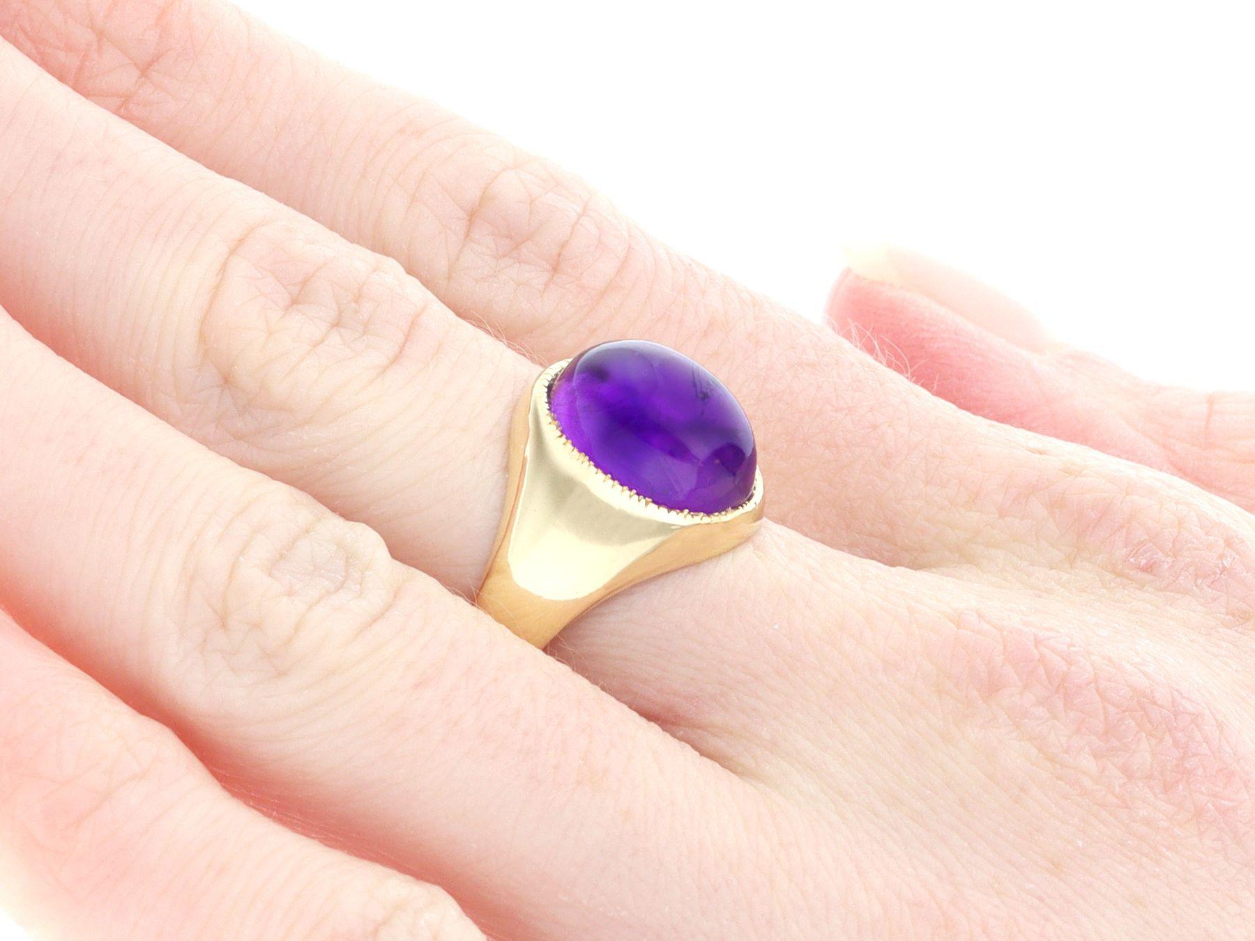 Antique 1936 4.33 Carat Amethyst and Yellow Gold Signet Ring In Excellent Condition For Sale In Jesmond, Newcastle Upon Tyne