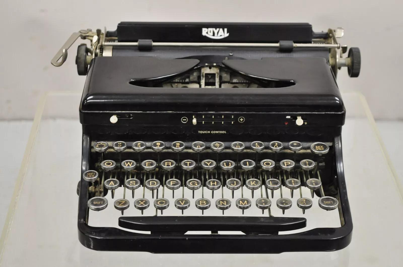 Antique 1938 Royal Model O Vintage Art Deco Black Portable Typewriter. Circa Early 20th Century. Measurements: 5