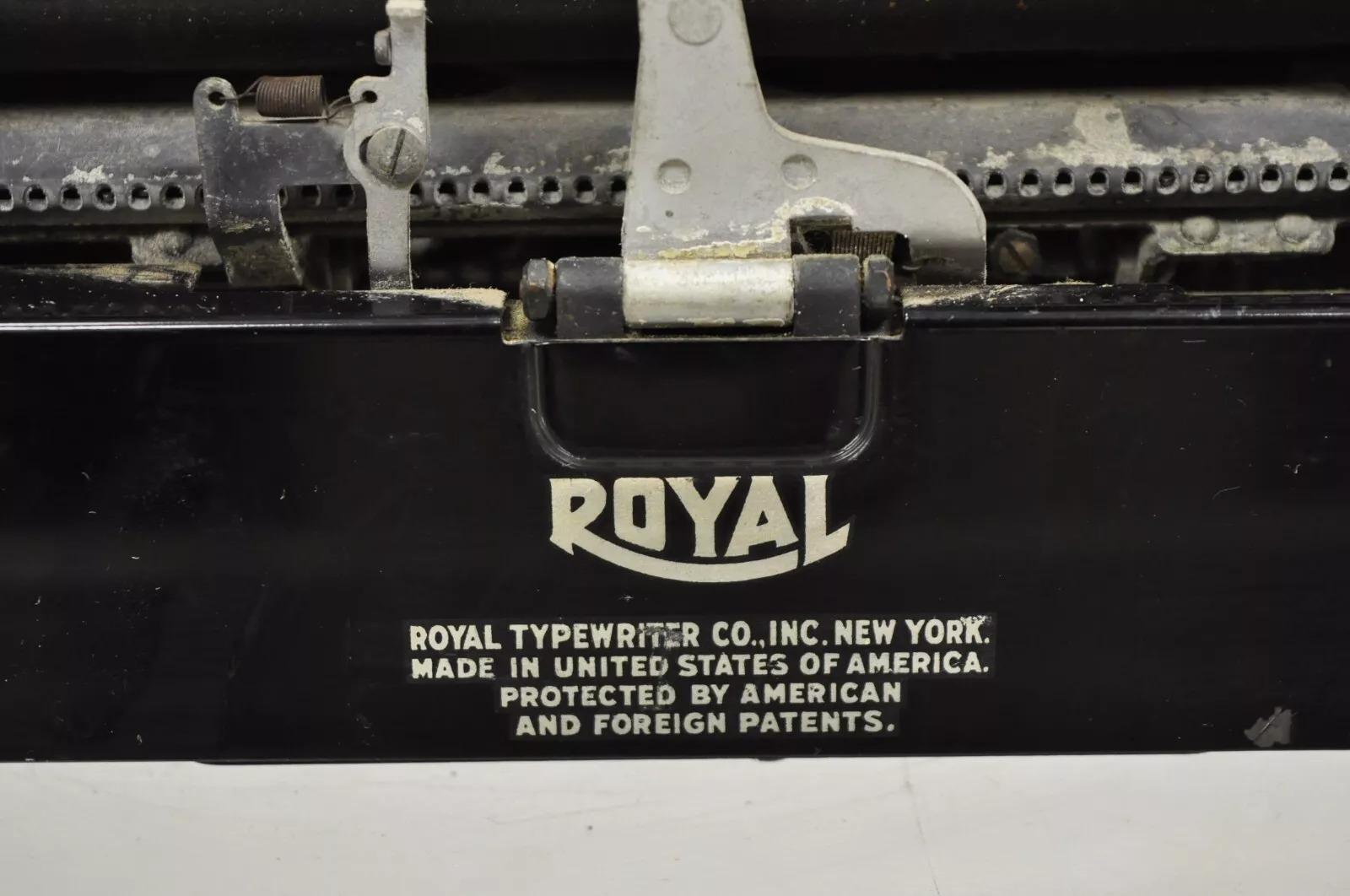 Antique 1938 Royal Model O Vintage Art Deco Black Portable Typewriter For Sale 4