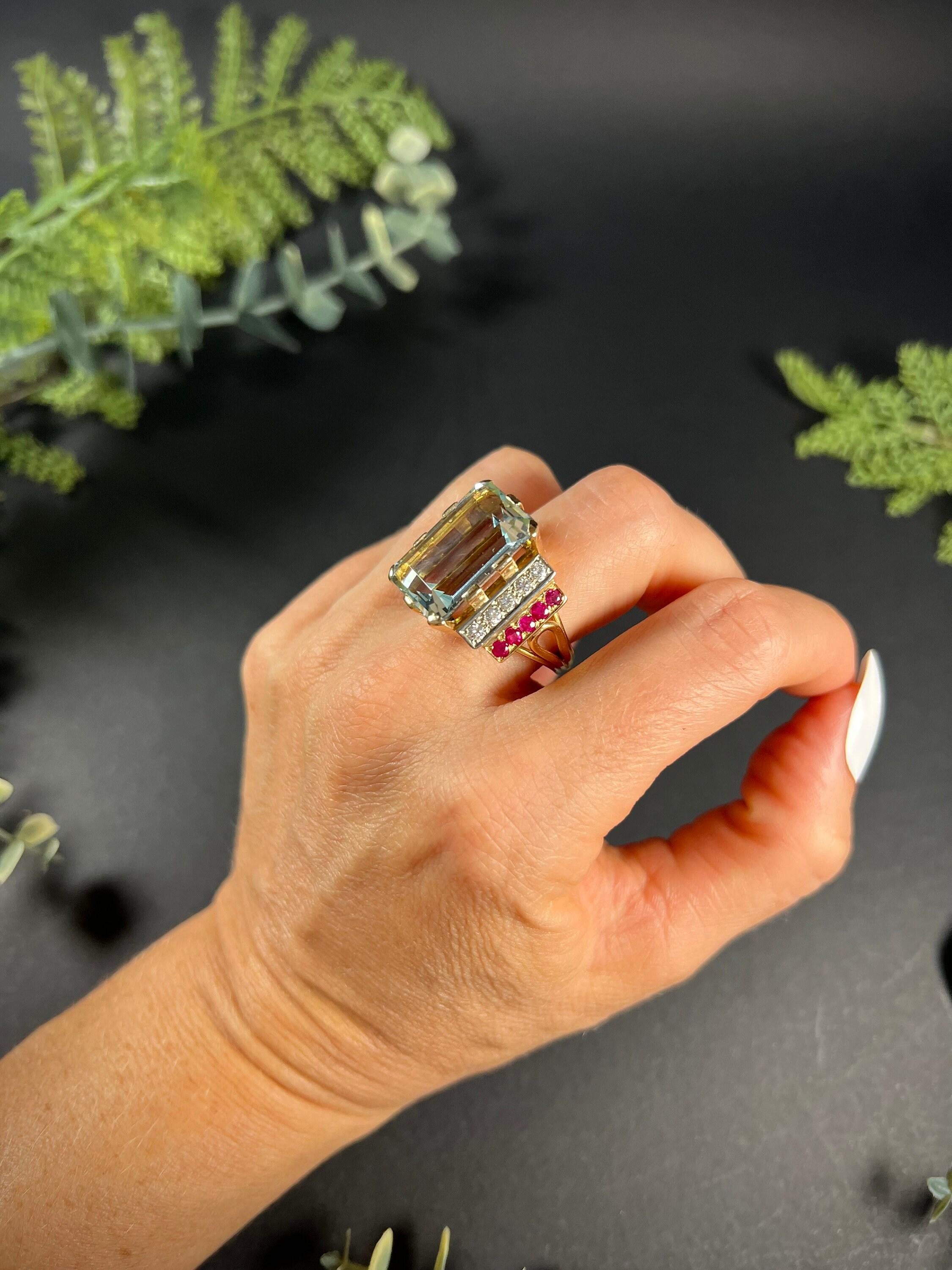 Women's or Men's Antique 1940’s 18ct Gold Aquamarine, Diamond & Ruby Cocktail Ring For Sale