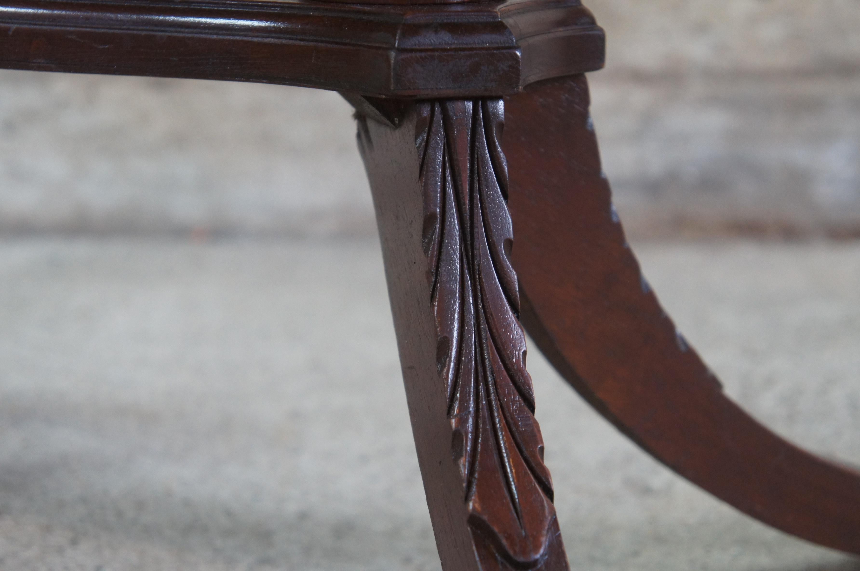 Antique 1940s Mahogany Duncan Phyfe Pedestal Coffee Coktail Tea Table Glass Top In Good Condition In Dayton, OH