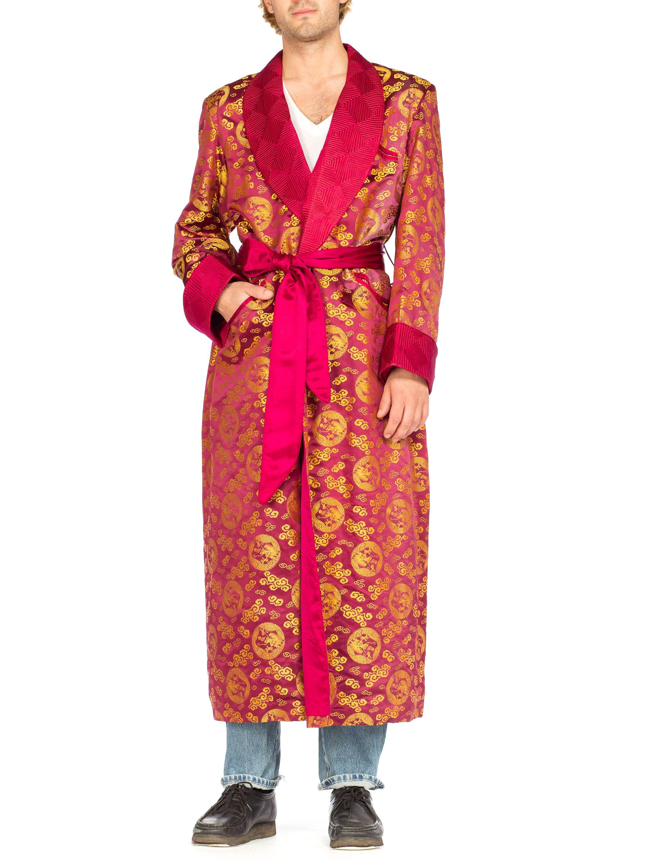 Antique mens Chinese Silk Robe, 1940s  In Excellent Condition In New York, NY