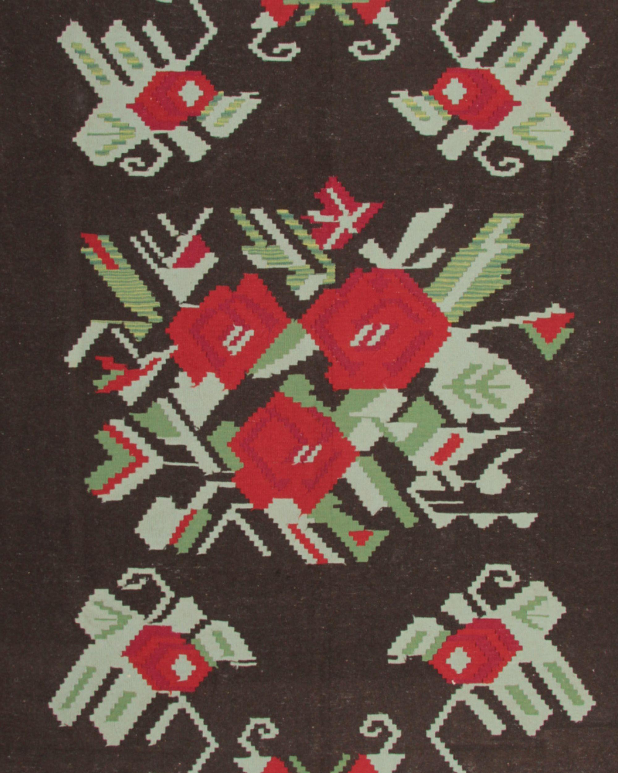 Antiker moldawischer Kelim aus den 1940er Jahren mit floralen Motiven und Zig-Zag-Bordüre im Angebot 2
