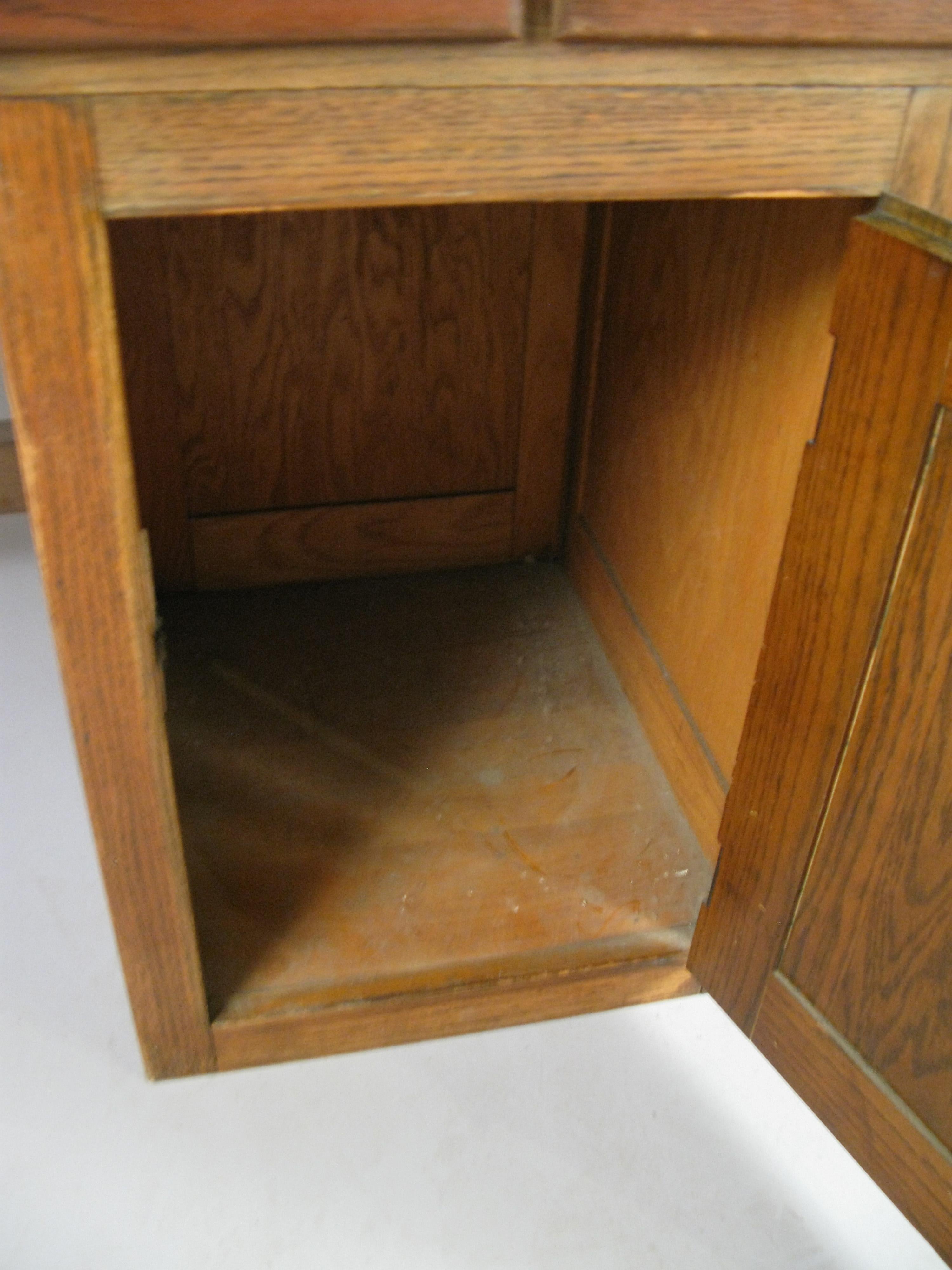 Antiker Labortisch aus Eiche von 1940 von Welch (amerikanisch)