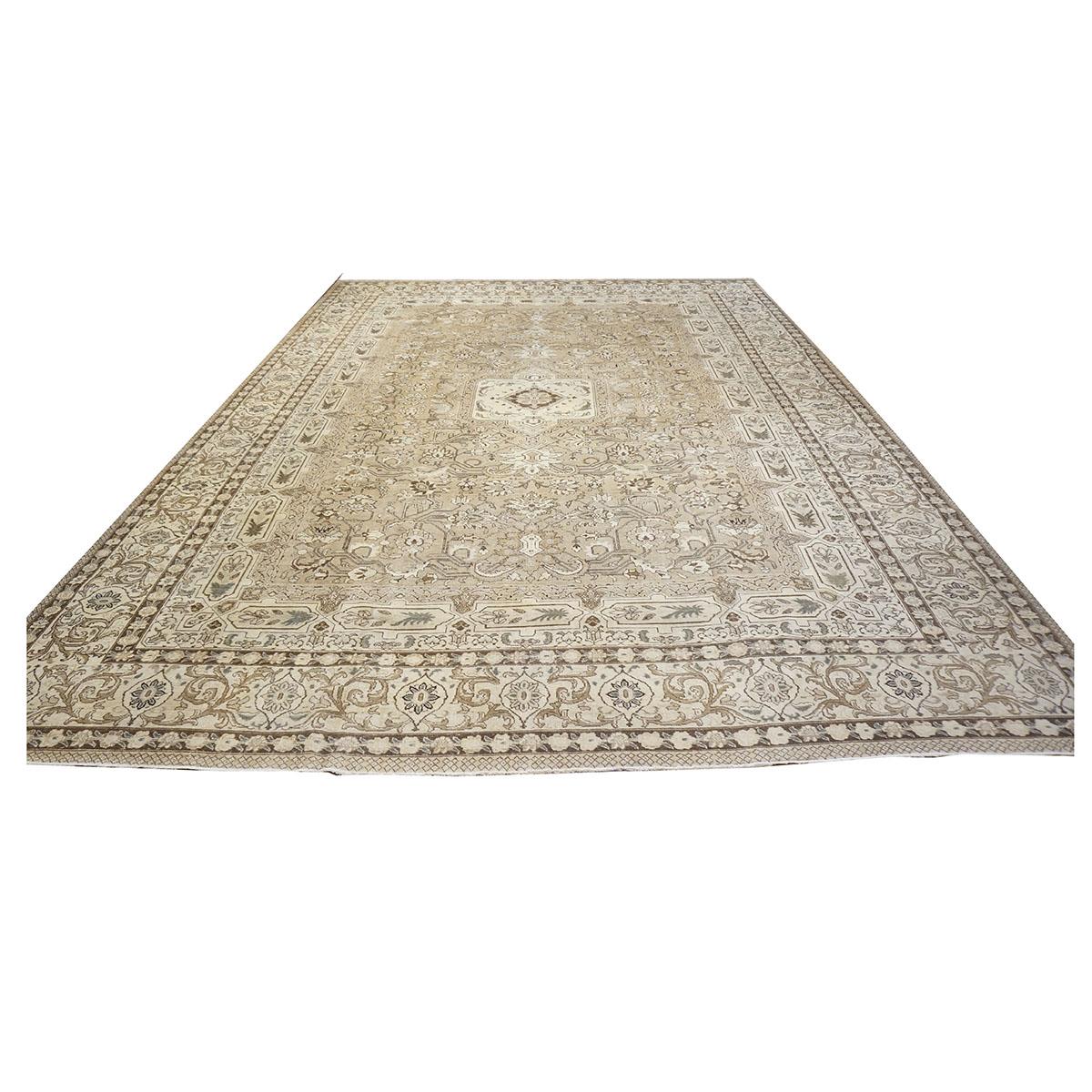 Persiano Antico tappeto persiano Tabriz oversize degli anni '40 15x20, grigio e marrone, fatto a mano in vendita