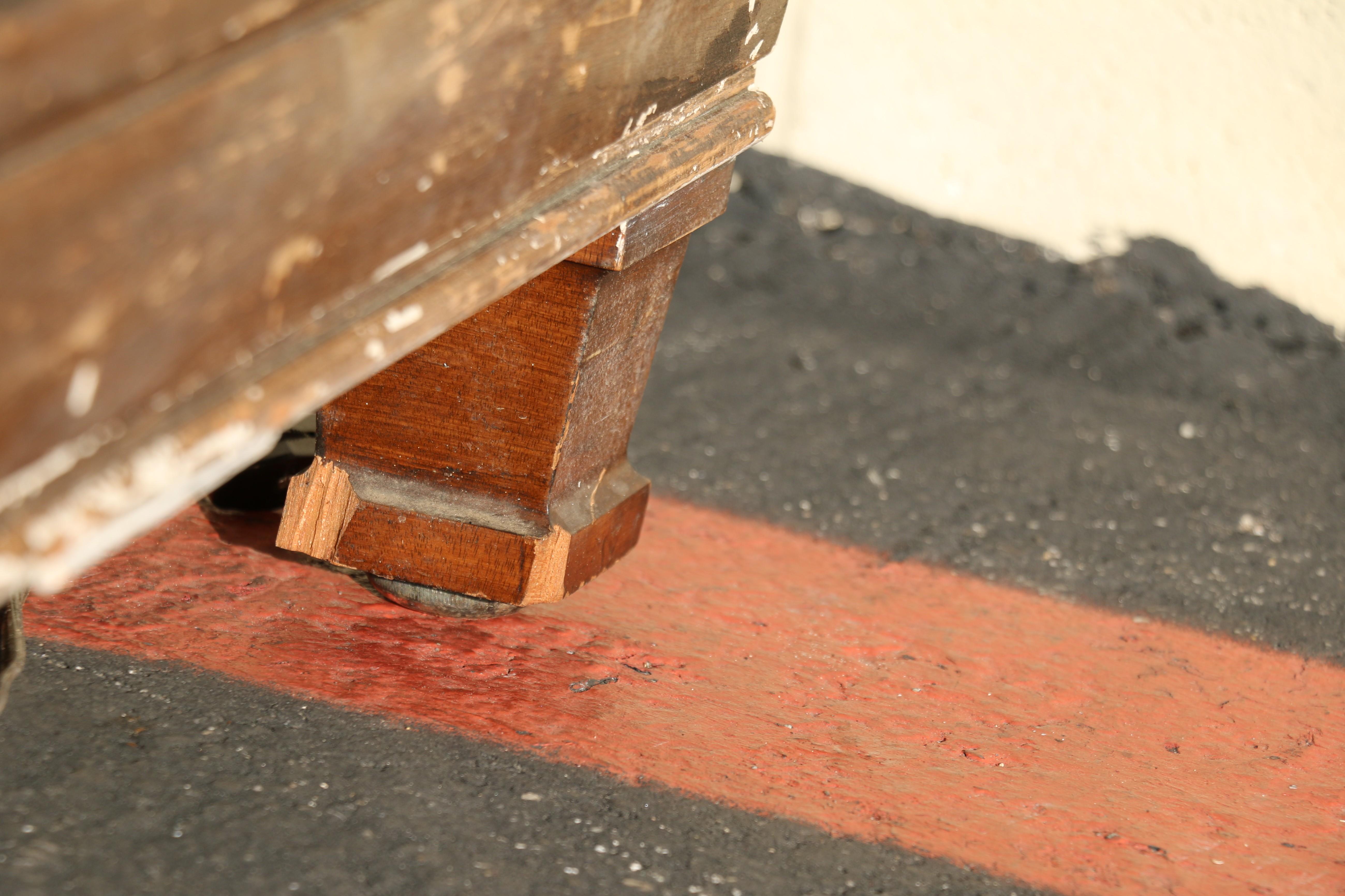 Antique Mirror, mobile da esposizione in legno rustico degli anni '40 con specchio interno in vendita 10
