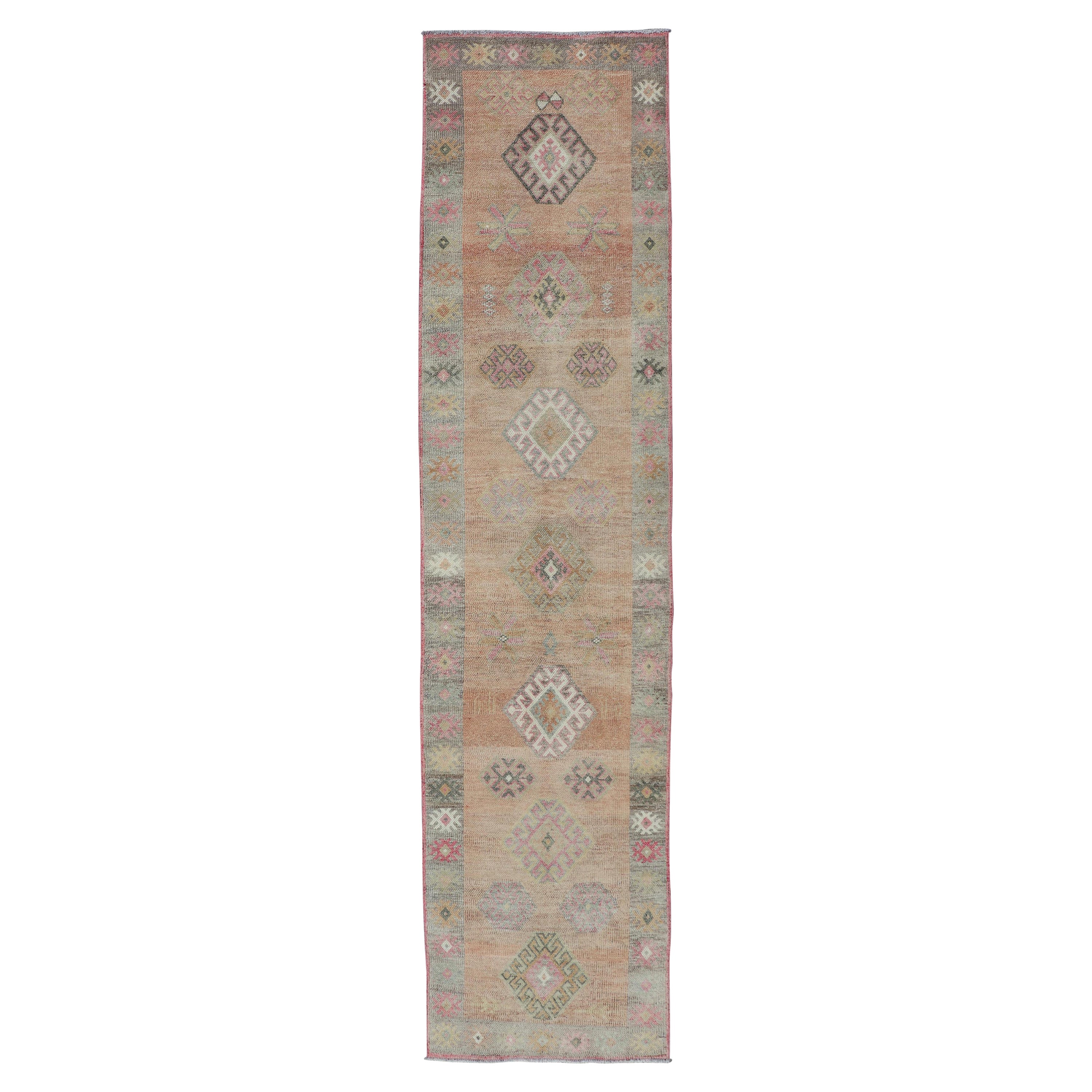 Tapis de couloir turc Tulu des années 1940 avec motif de médaillon, 2'11" x 12'8"