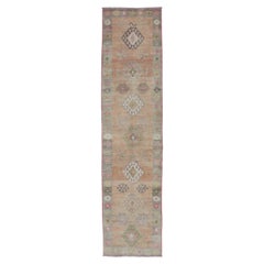 Tapis de couloir turc Tulu des années 1940 avec motif de médaillon, 2'11" x 12'8"