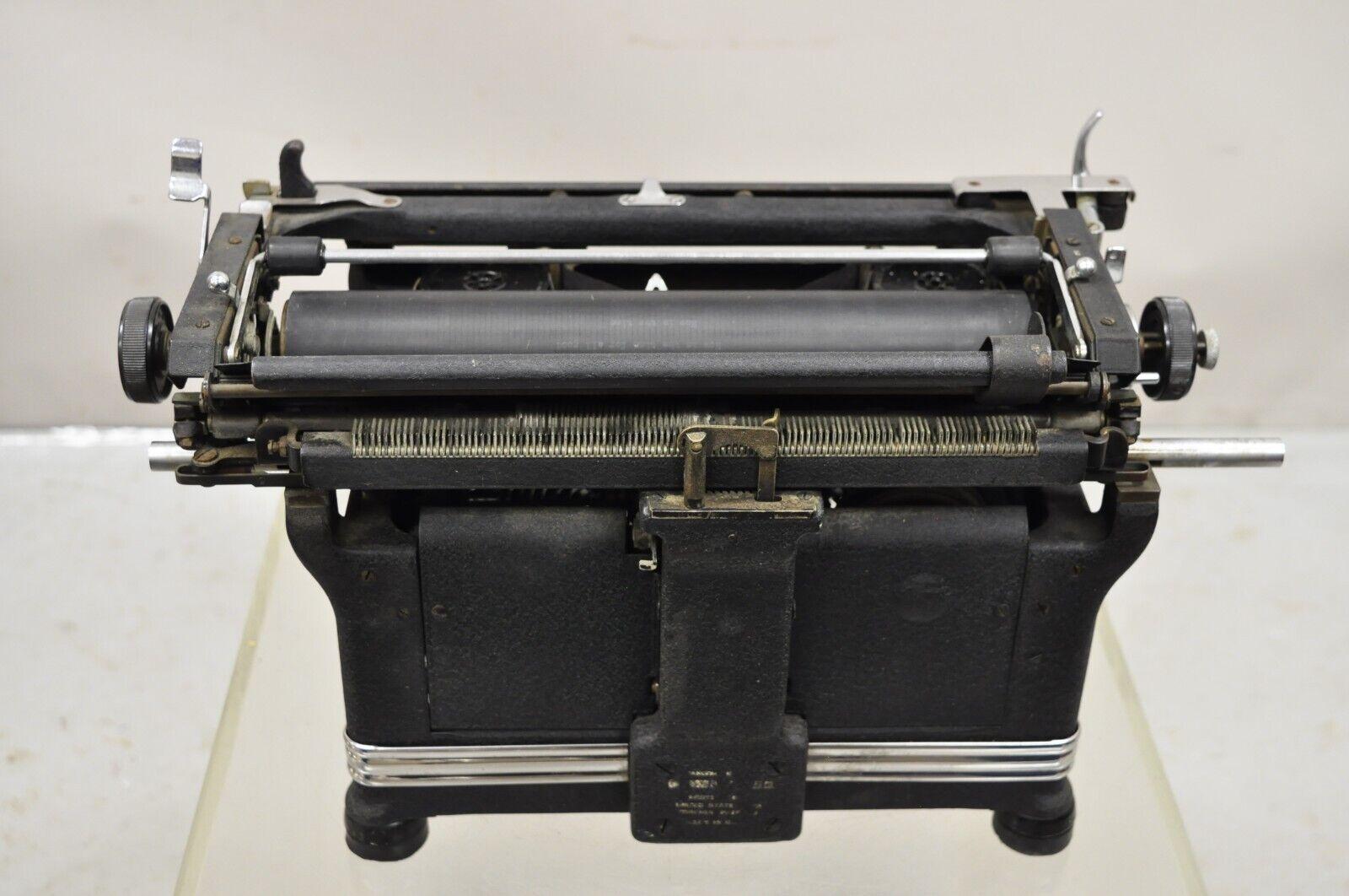 Metal Antique 1940s Underwood Manual Typewriter