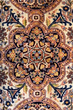 Antiker Semnan-Teppich aus Wolle aus den 1940er Jahren in Creme, Schwarz, Blau und Rosa, 5' x 7'