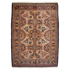 Antiker Semnan-Teppich aus Wolle aus den 1940er Jahren in Creme, Schwarz, Blau und Rosa, 5' x 7'