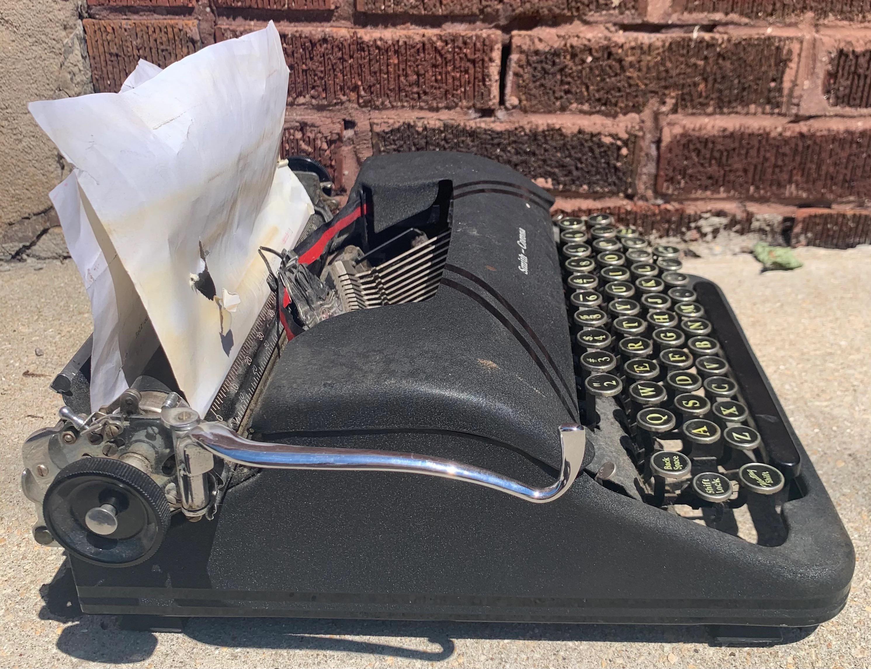 20ième siècle Ancienne machine à écrire Smith Corona Sterling 1945 en vente