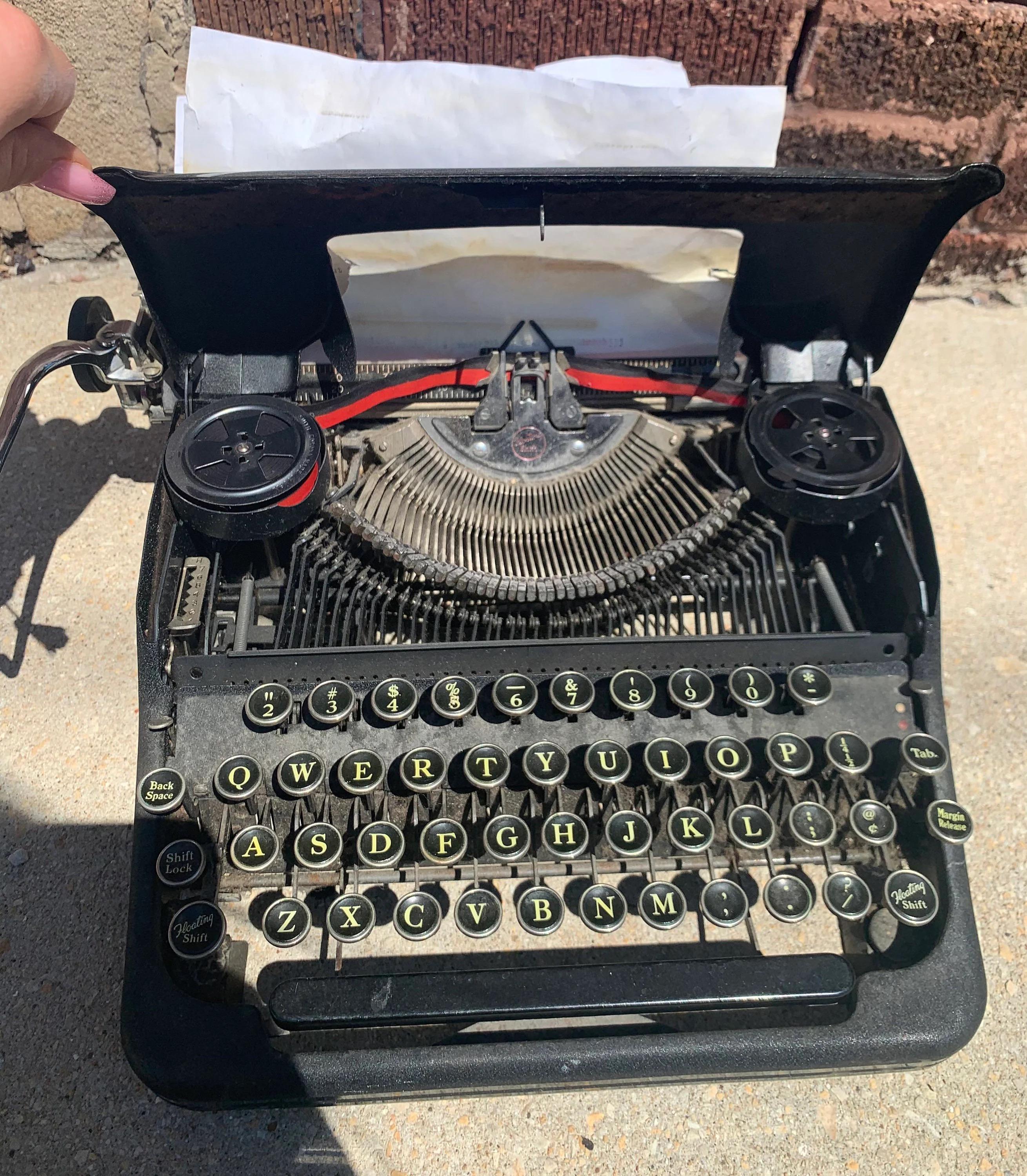 Métal Ancienne machine à écrire Smith Corona Sterling 1945 en vente