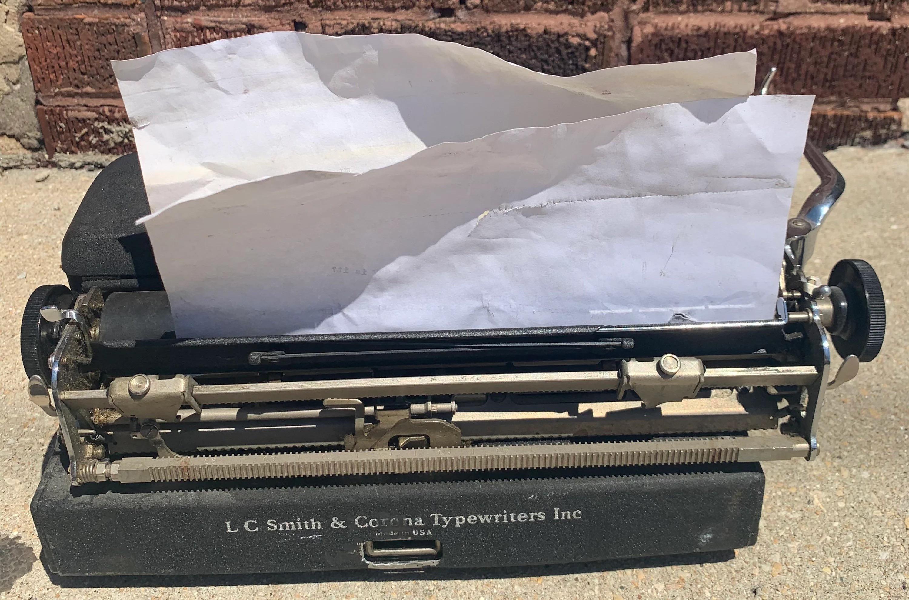 Ancienne machine à écrire Smith Corona Sterling 1945 en vente 1