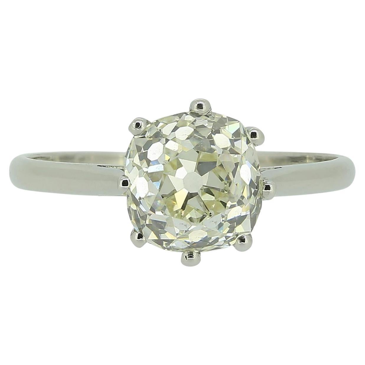 Antiker 1,95 Karat Kissenschliff Diamant Solitär Ring