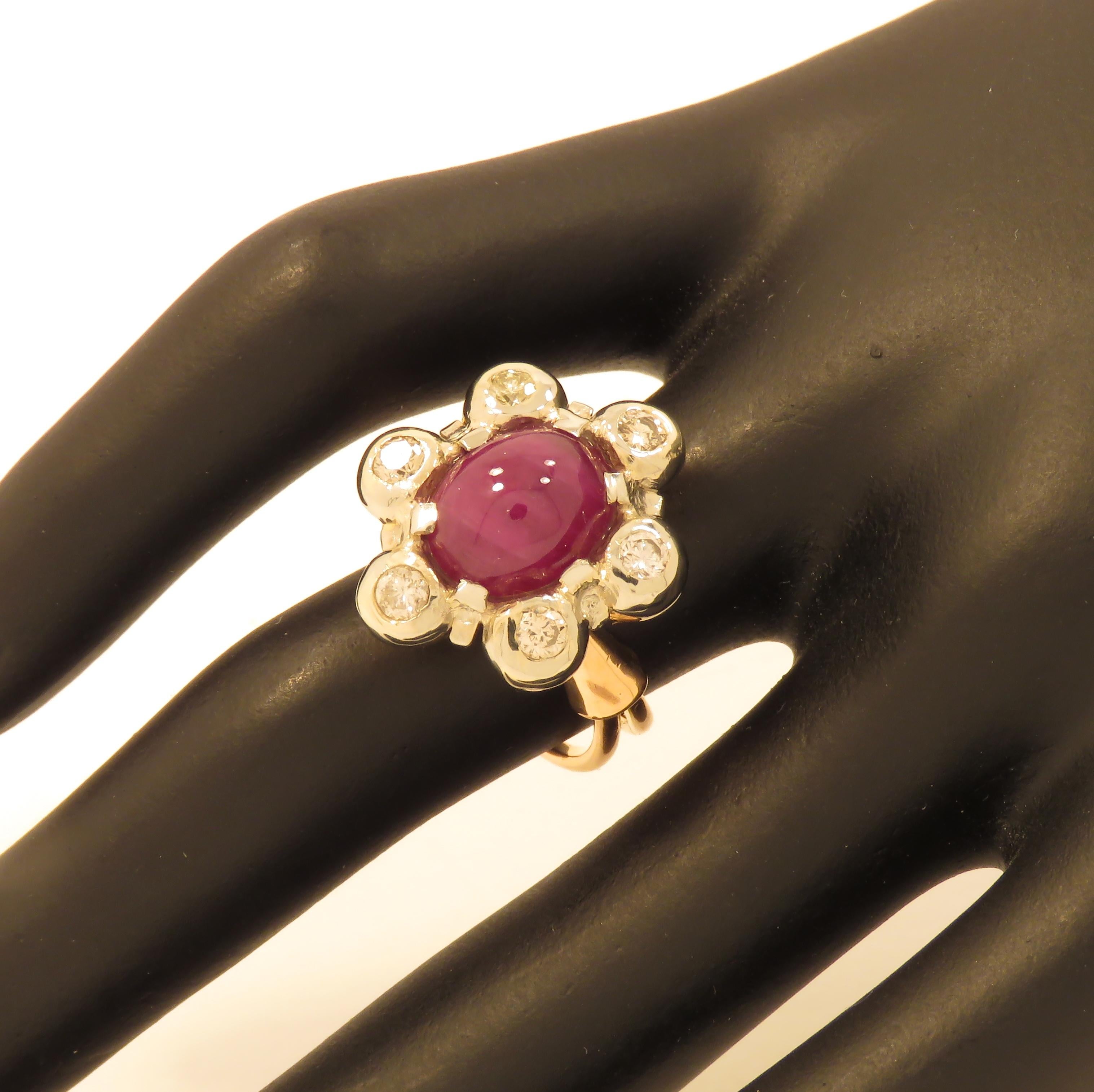 Antique 1950s Cabochon Ruby Diamonds 18 Carat Gold Floral Cluster Ring In Excellent Condition In Milano, IT