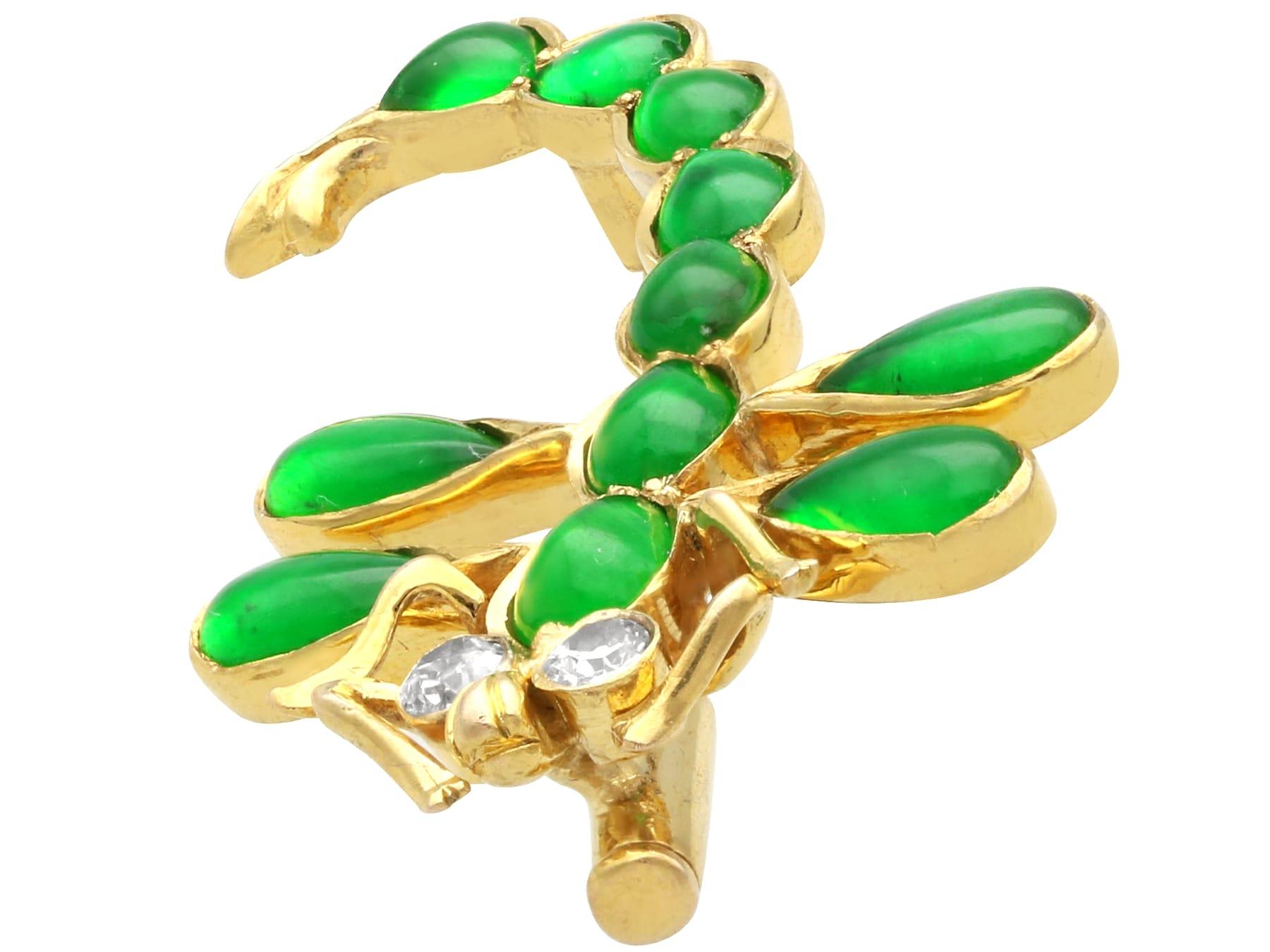Cabochon Antique 1.95Ct Chrysoprase and 0.14Ct Diamond 15k Yellow Gold Dragonfly Brooch For Sale