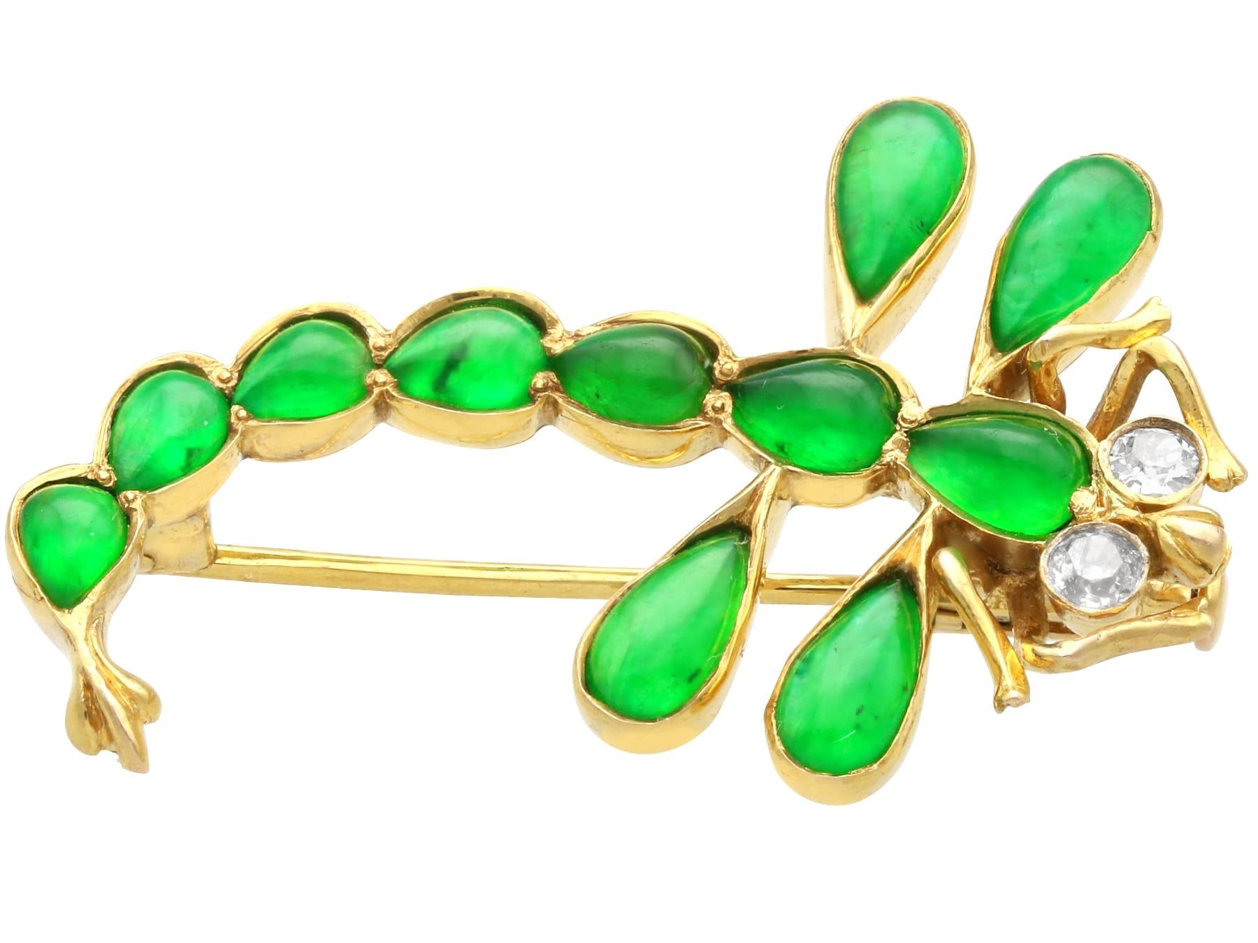 Antique 1.95Ct Chrysoprase and 0.14Ct Diamond 15k Yellow Gold Dragonfly Brooch In Excellent Condition For Sale In Jesmond, Newcastle Upon Tyne