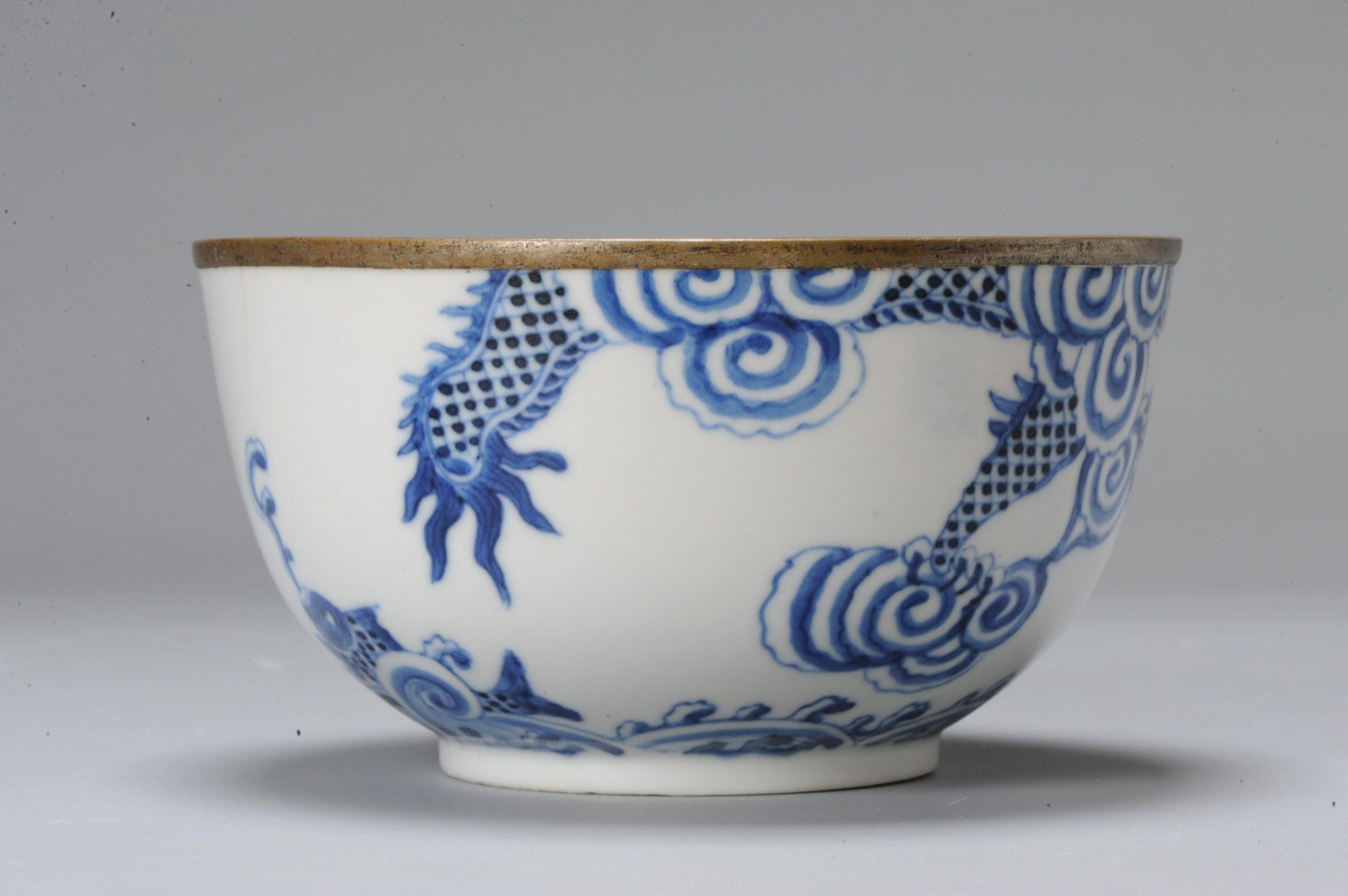 Description

Superb antique Chinese porcelain bowl with a dragon and carp, painted in underglaze cobalt blue on white porcelain ground.

From the 1700s onwards, kings of the Le-Trinh dynasty in Vietnam ordered porcelain from China for their