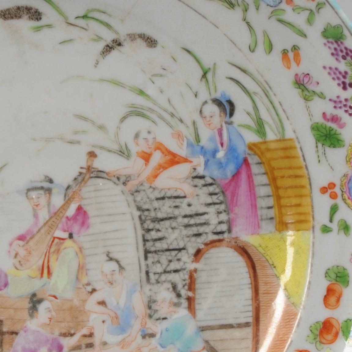 Antique 19c Chinese Porcelain Cantonese Armorial Plate River Scene Boats In Good Condition For Sale In Amsterdam, Noord Holland