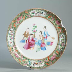 Antique 19C Chinese Porcelain Cantonese Figural Plate Figures Qing Daoguang