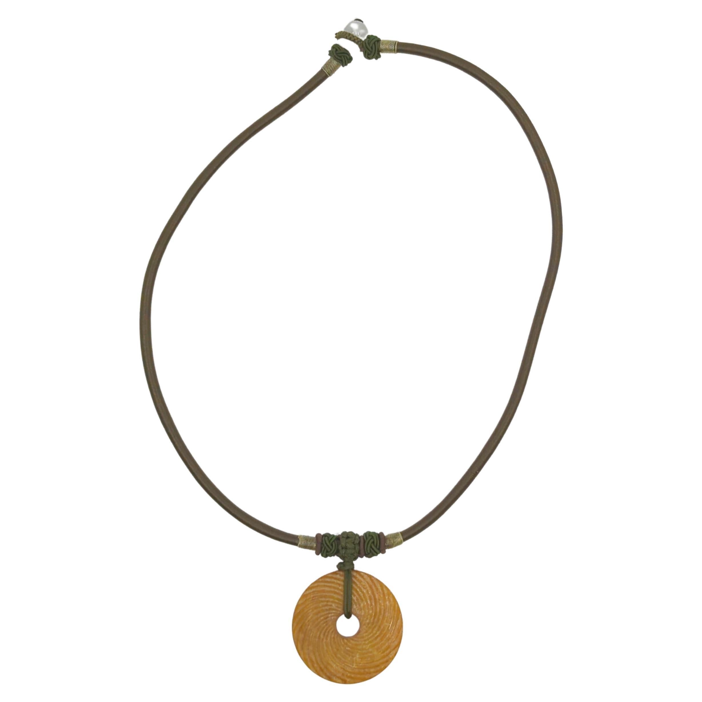 Antike chinesische Russet Jade geschnitzte konzentrische Bi-Scheiben-Anhänger-Halskette, 19. Jahrhundert, 18