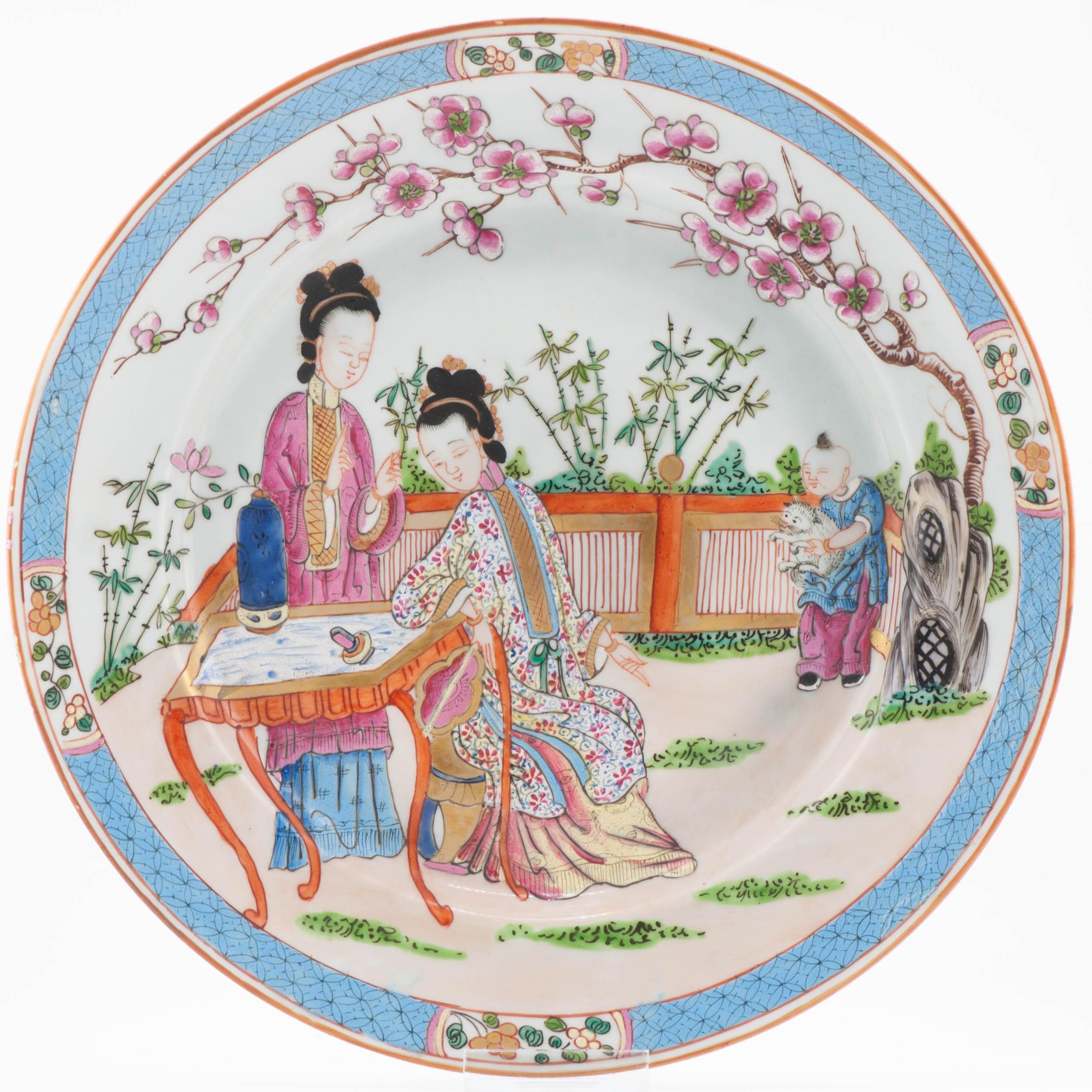 Piatto molto bello e riccamente decorato della fabbrica Edme Samson. Realizzato come esempio di porcellana cinese del periodo Yongzheng/Qianlong.

Condizione
Perfetto. Dimensioni 23.5x2.8CM DiametroxAltezza
Periodo
xIX secolo 