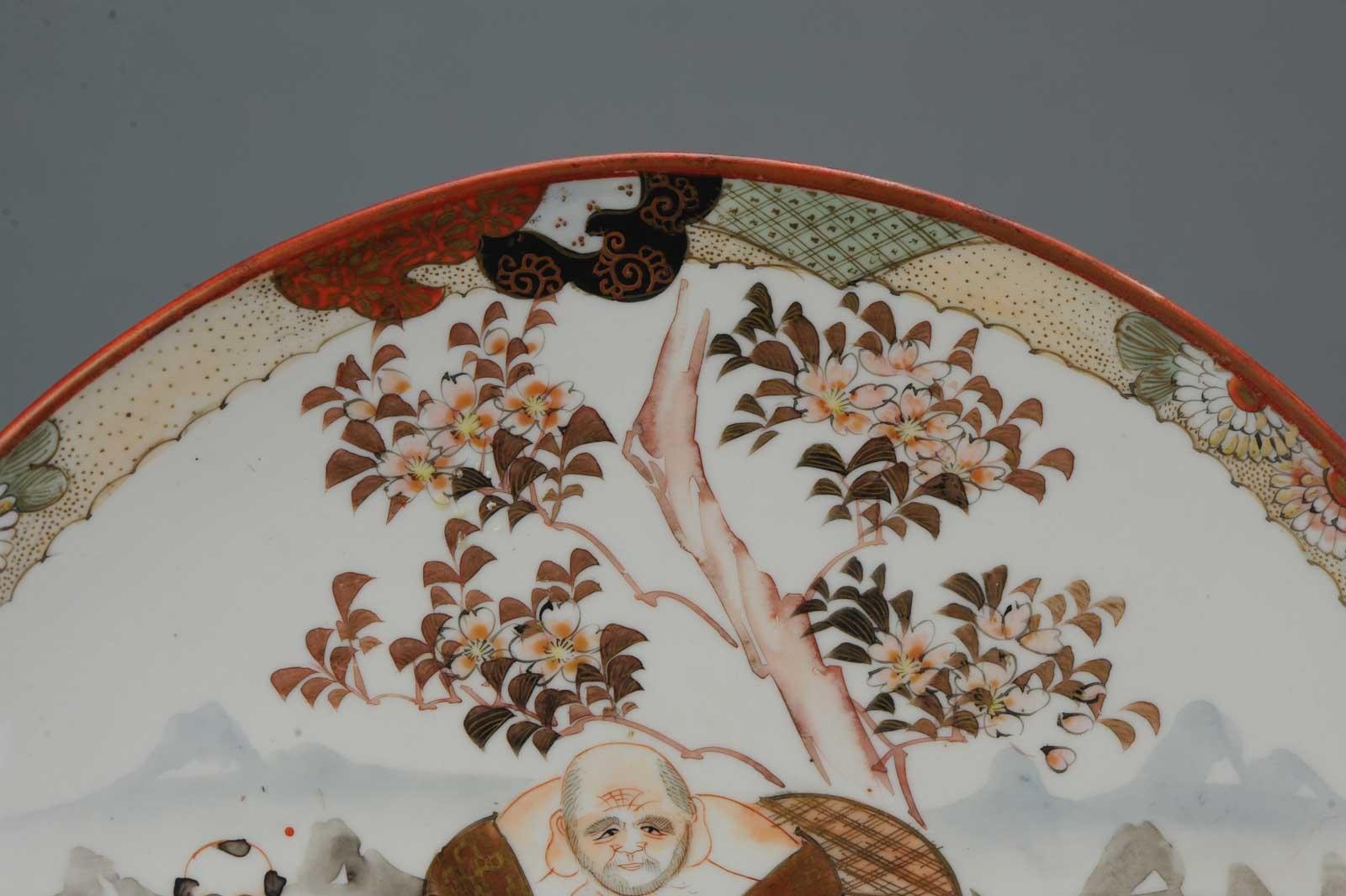 Antiker japanischer Kutani-Teller des 19. Jahrhunderts, signiert auf Sockel, Figuren, Garten im Angebot 4