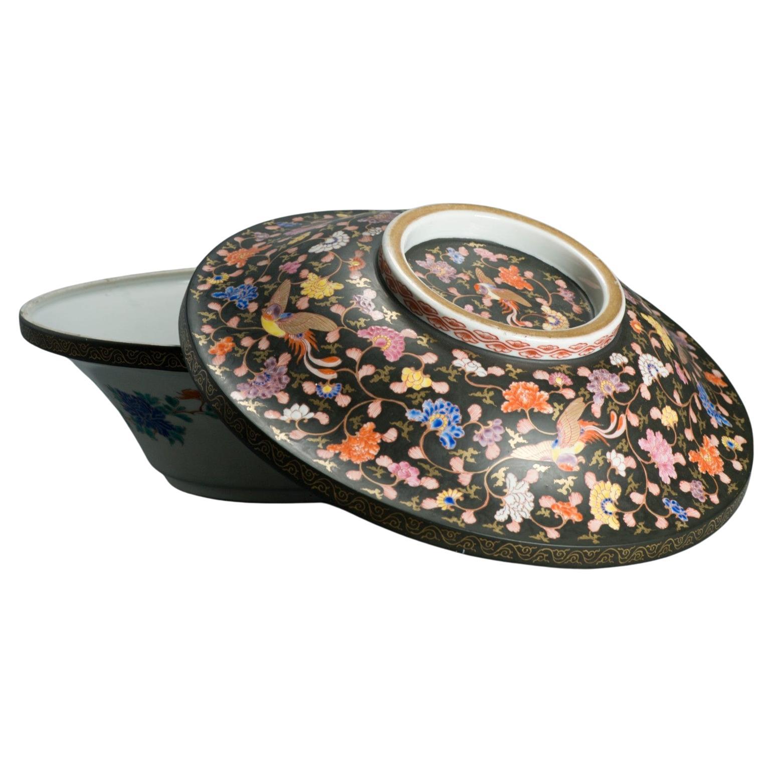 Antique 19C Japanese Porcelain Lacquered Lidded Tureen of superior quality Japan For Sale