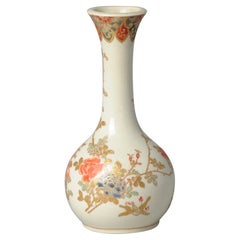 Antico vaso giapponese Satsuma del XIX secolo di alta qualità a forma di tubo con fiori