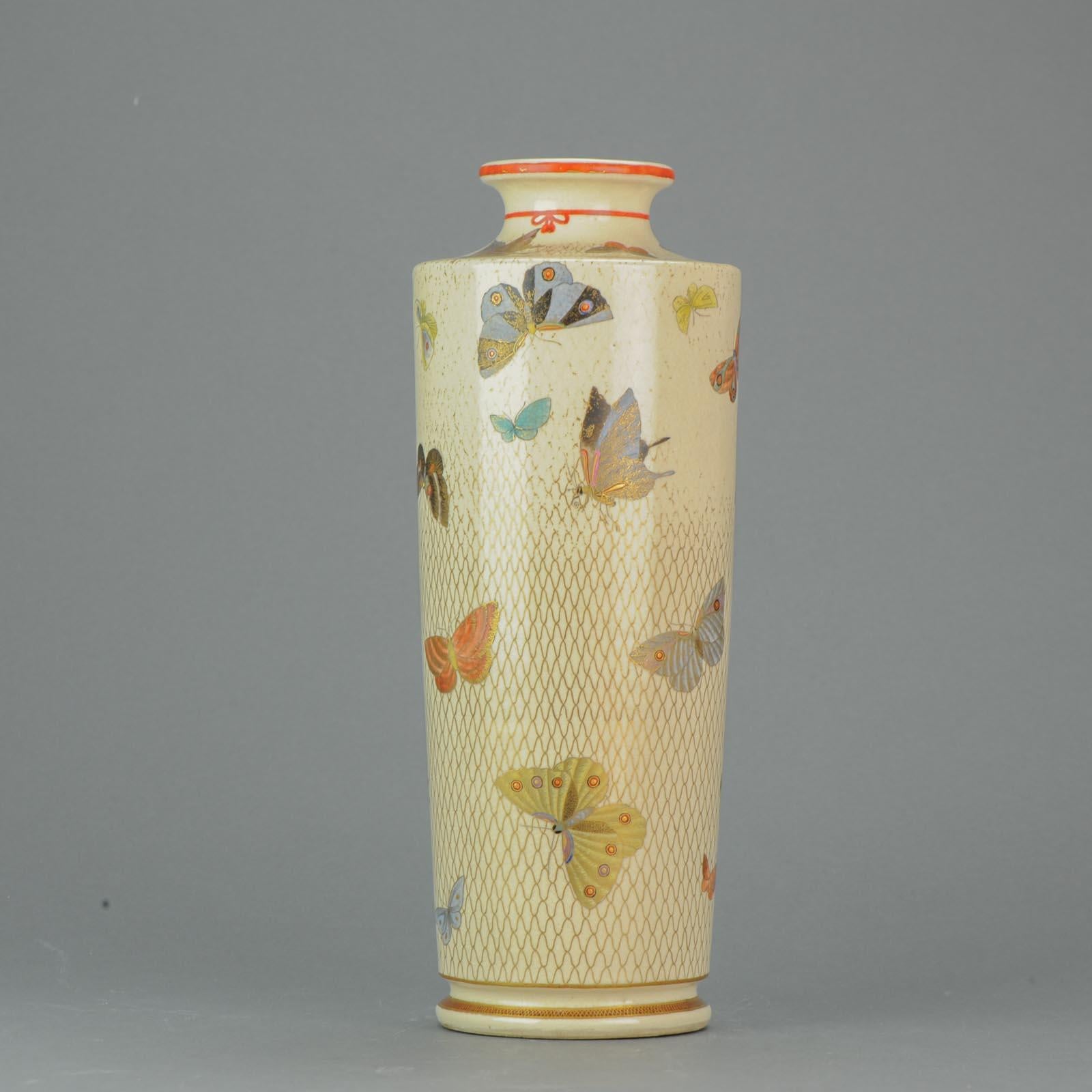 Antique 19th Century Japanese Satsuma Vase Richly Decorated Marked Base, Japan In Good Condition For Sale In Amsterdam, Noord Holland