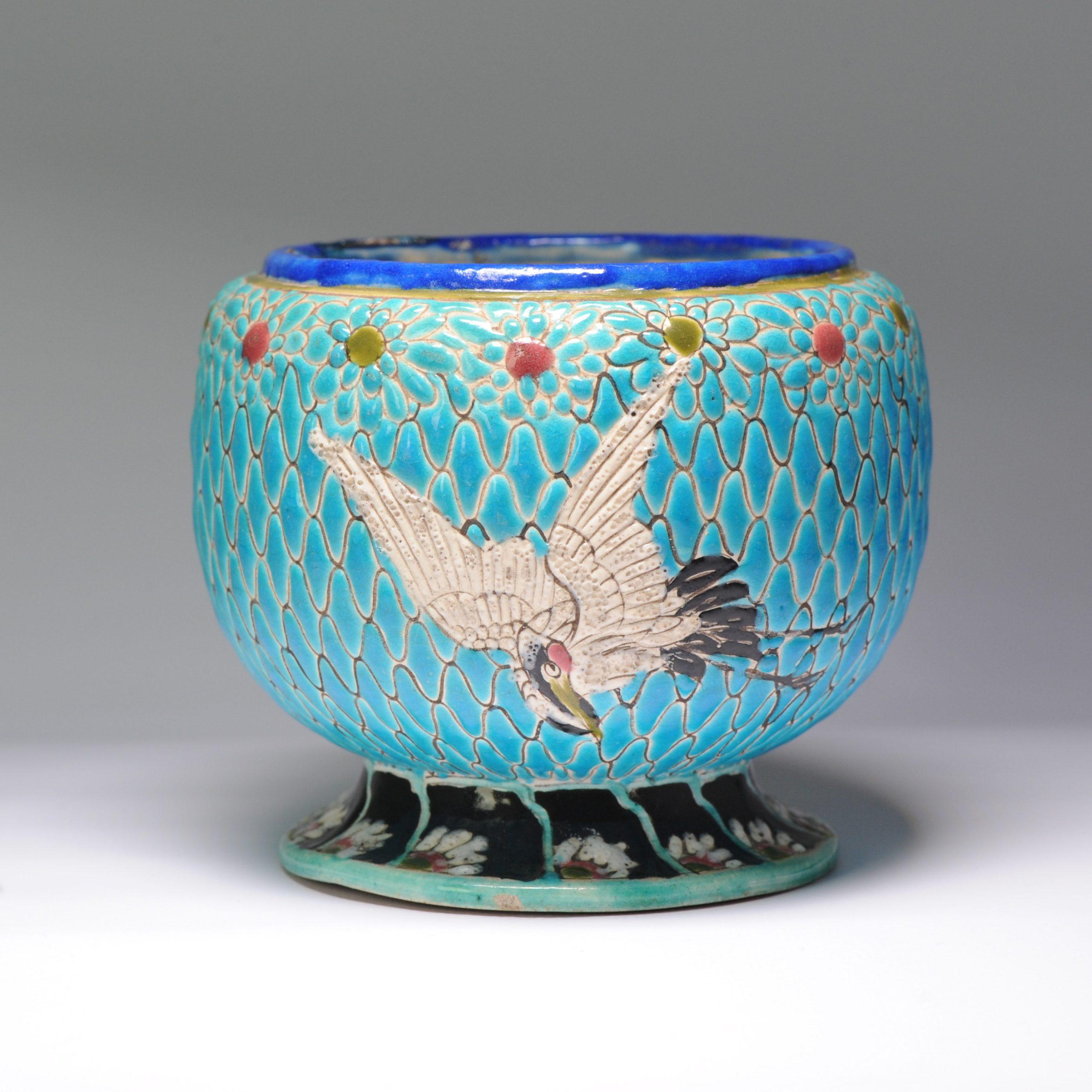 A Japanese Satsuma water pot, Meiji period. With cranes and flowers.
Marked on base.

Condition
/ Overall Condition 2 chips to base rim and some very minimal fritting to upper rim. 115x100mm DXH Size 160x210mm DXH Approximately.

Period
Meiji