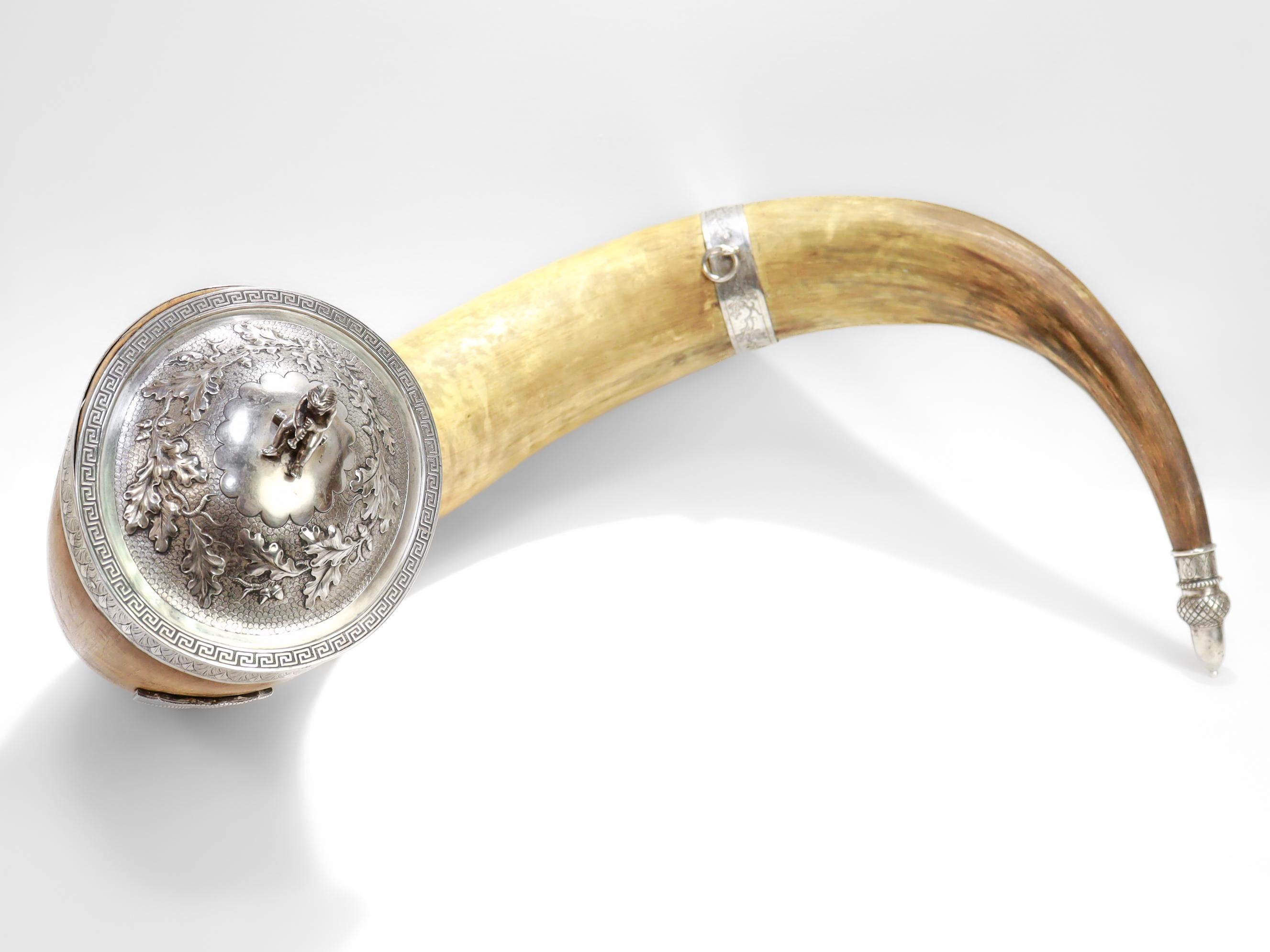 Metà XIX secolo Antico corno di presentazione della Schillerbund di New York del 19c &New con montature d'argento in vendita