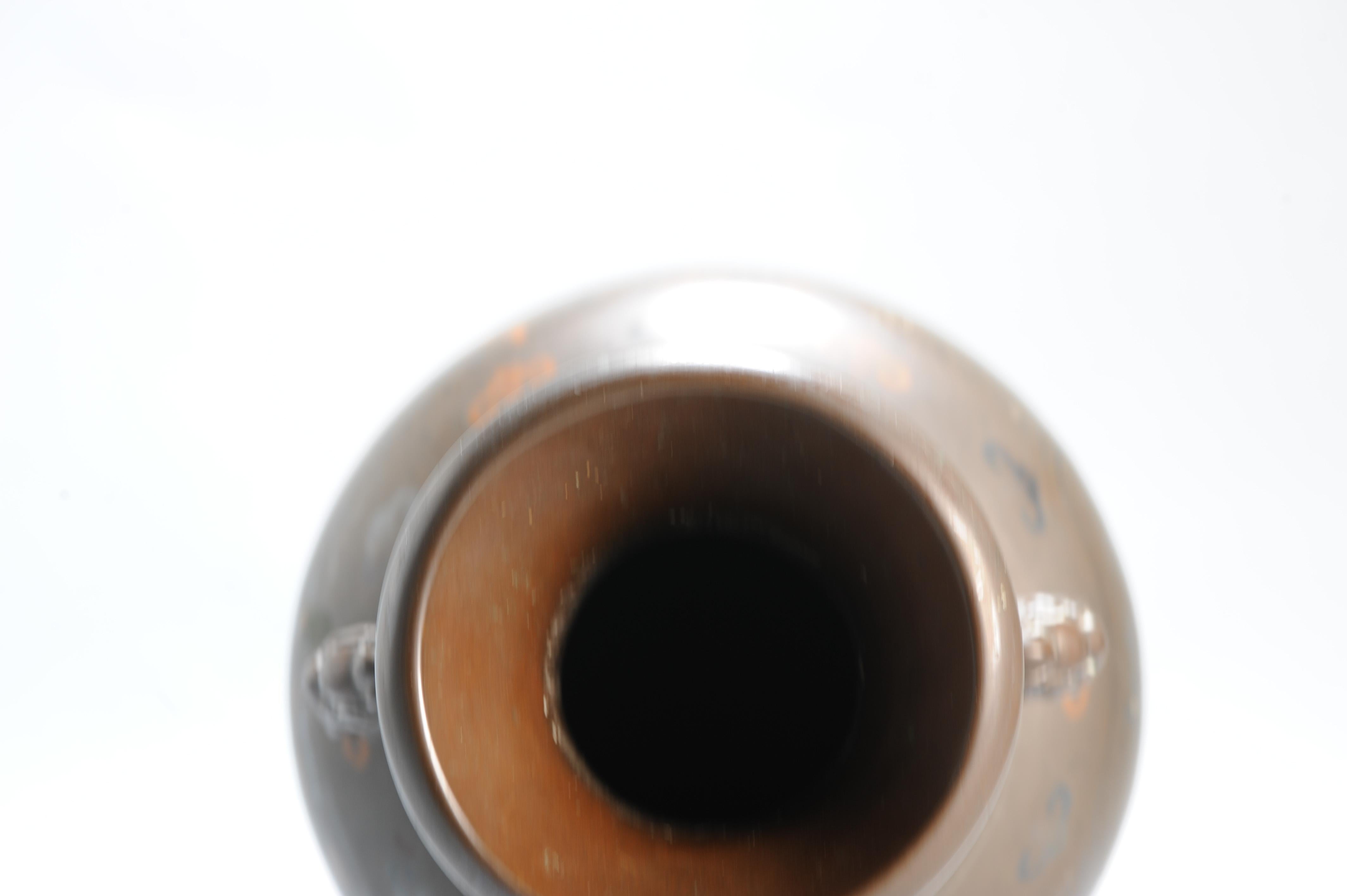 Vietnamien Ancien vase vietnamien du 19e siècle en métal incrusté Symboles figuratifs en argent du Vietnam en vente