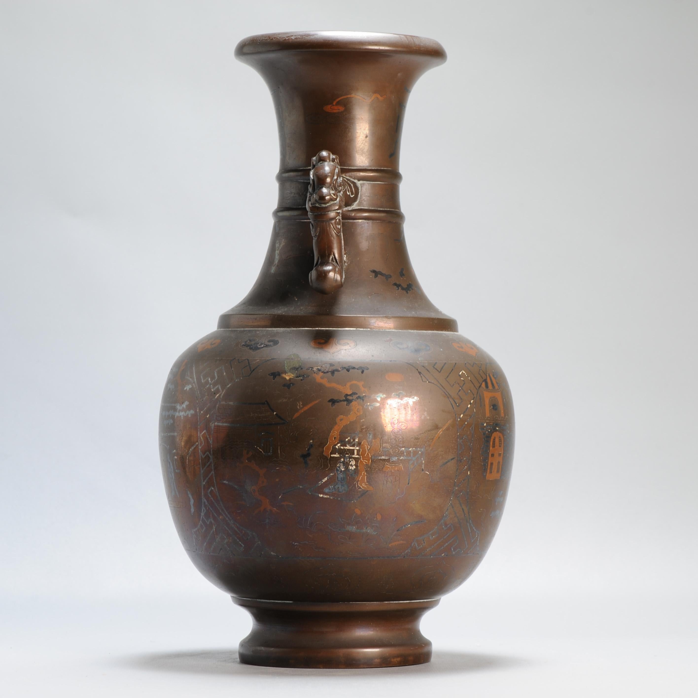 Cloisonné Ancien vase vietnamien du 19e siècle en métal incrusté Symboles figuratifs en argent du Vietnam en vente