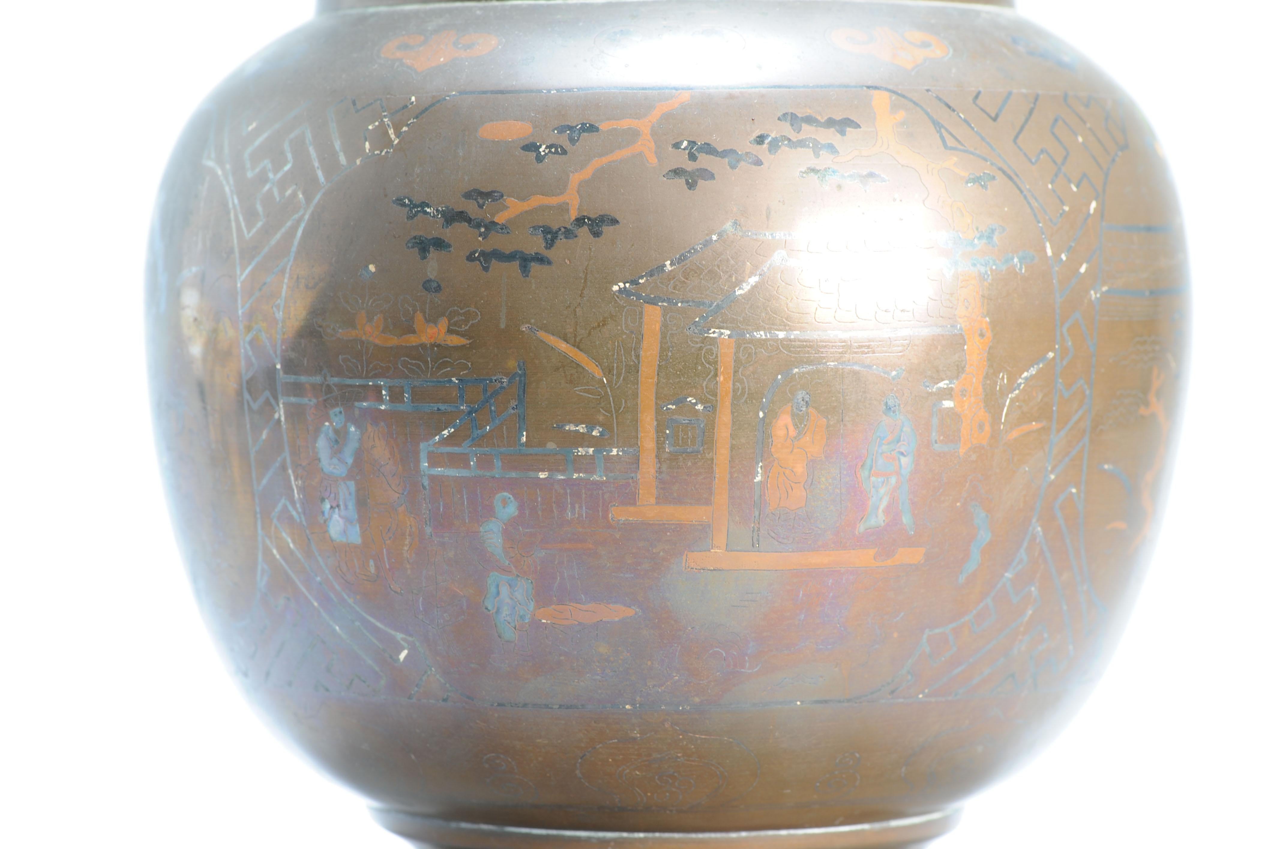 Ancien vase vietnamien du 19e siècle en métal incrusté Symboles figuratifs en argent du Vietnam Bon état - En vente à Amsterdam, Noord Holland