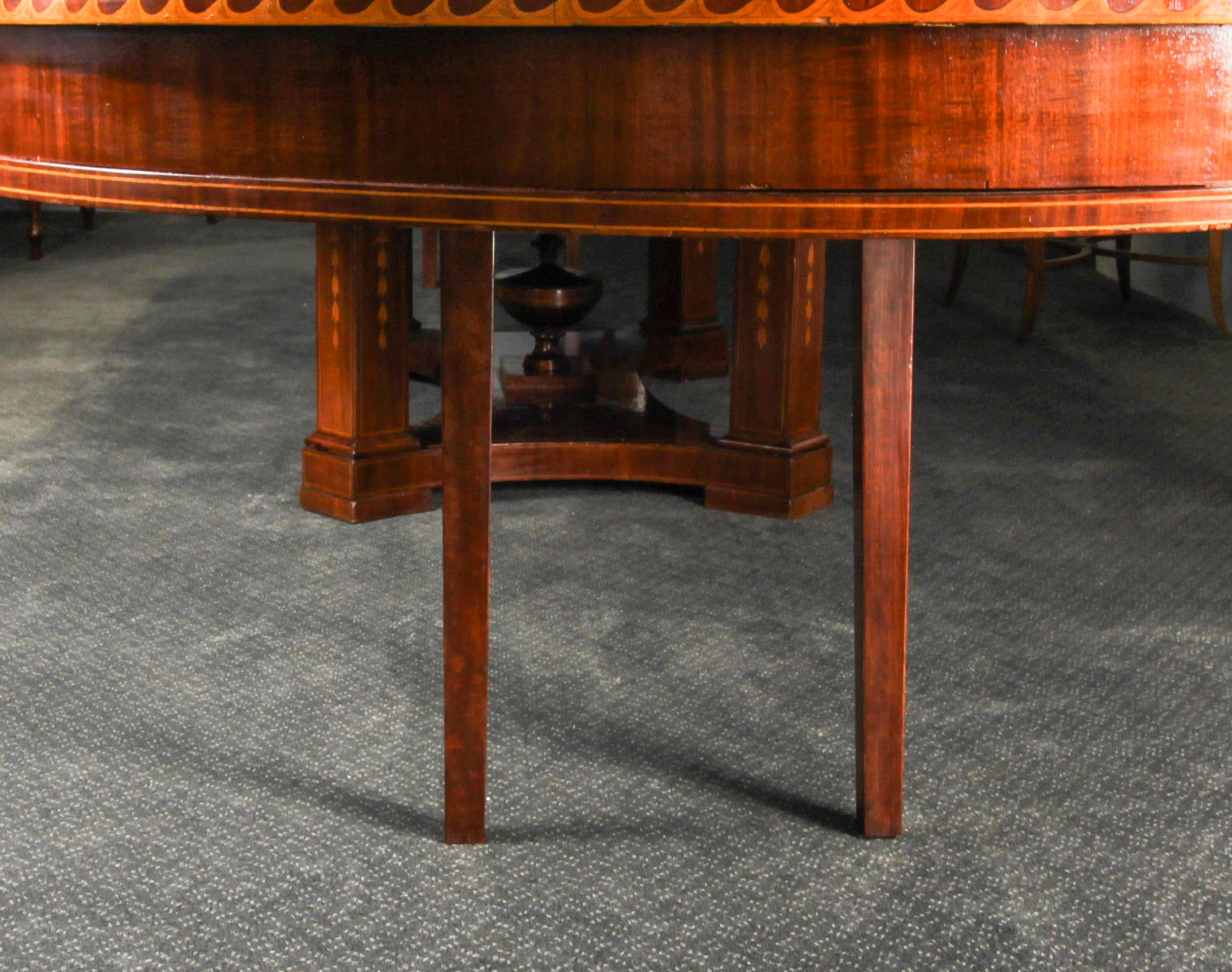 Antigua Mesa de Comedor Extensible Ovalada de 19 pies c.1880 y 20 Sillas de Comedor 7